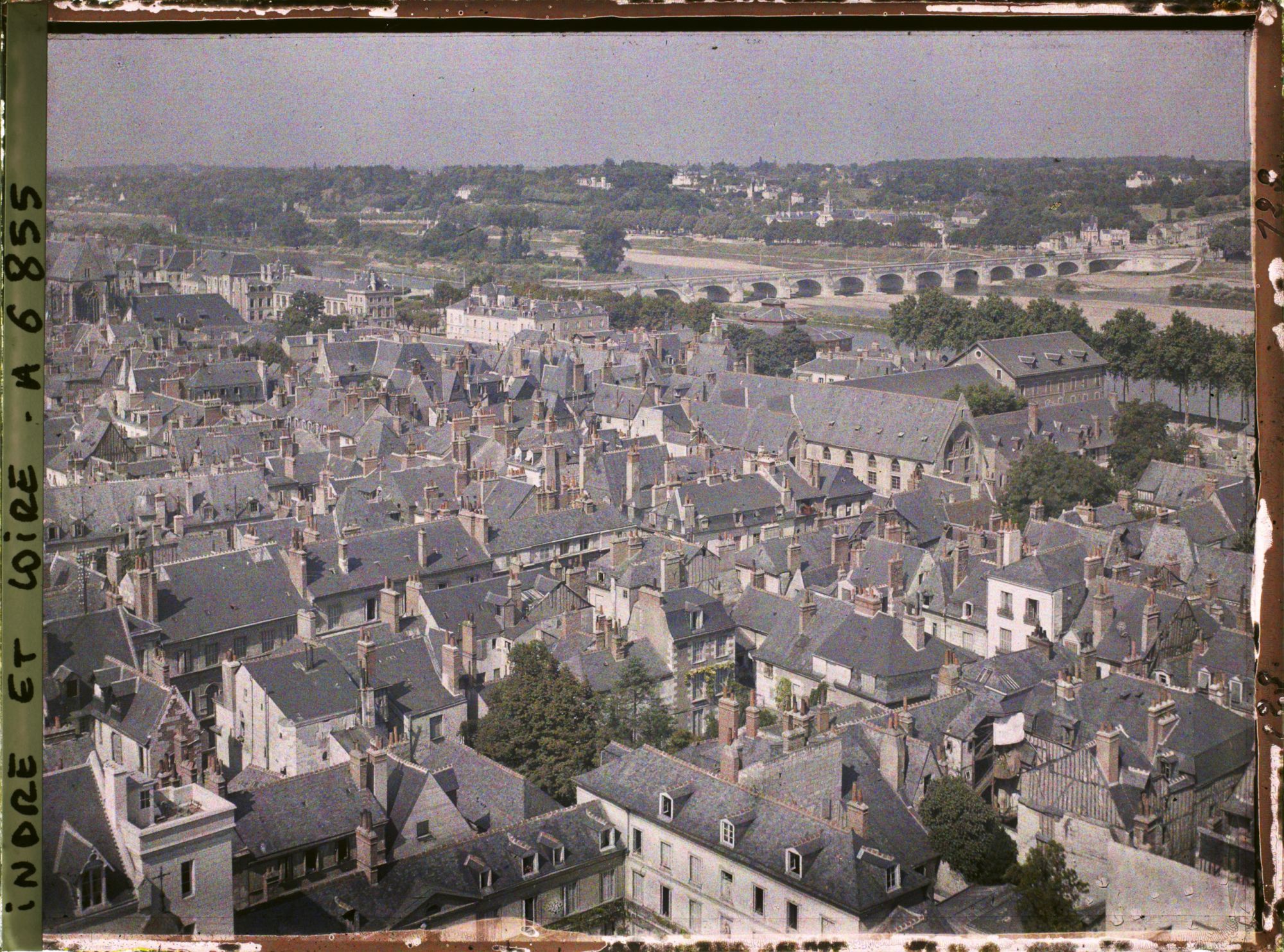 Image représentant Panorama sur la ville pris depuis l'une des deux tours de la cathédrale Saint-Gatien