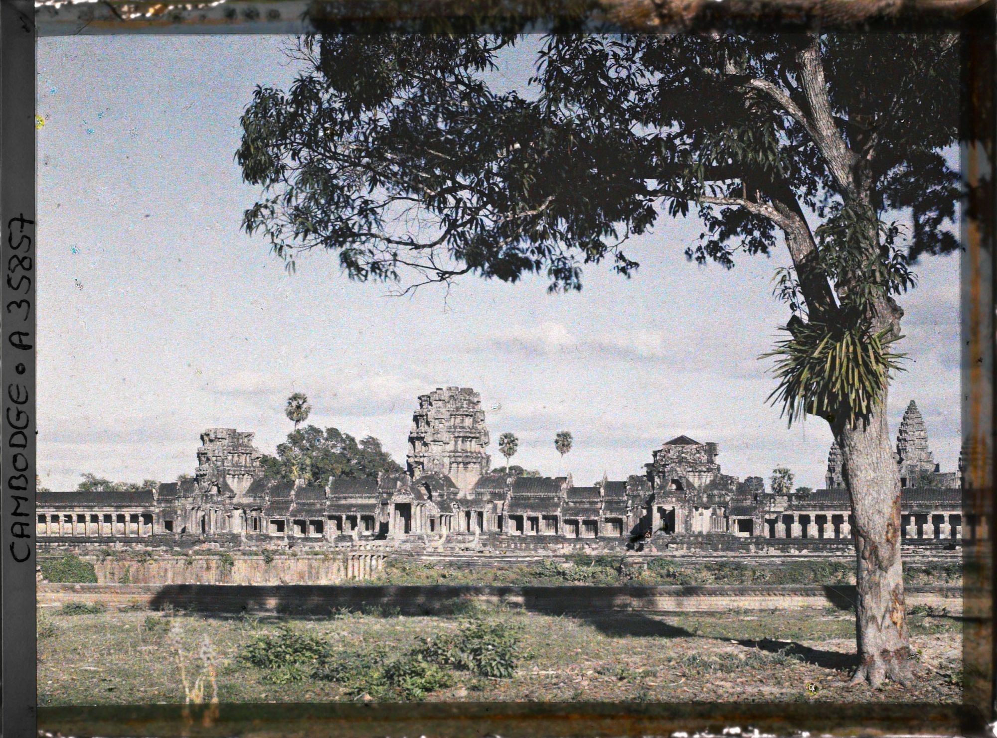 Image représentant L'accès principal au temple d'Angkor Vat (entrée ouest)