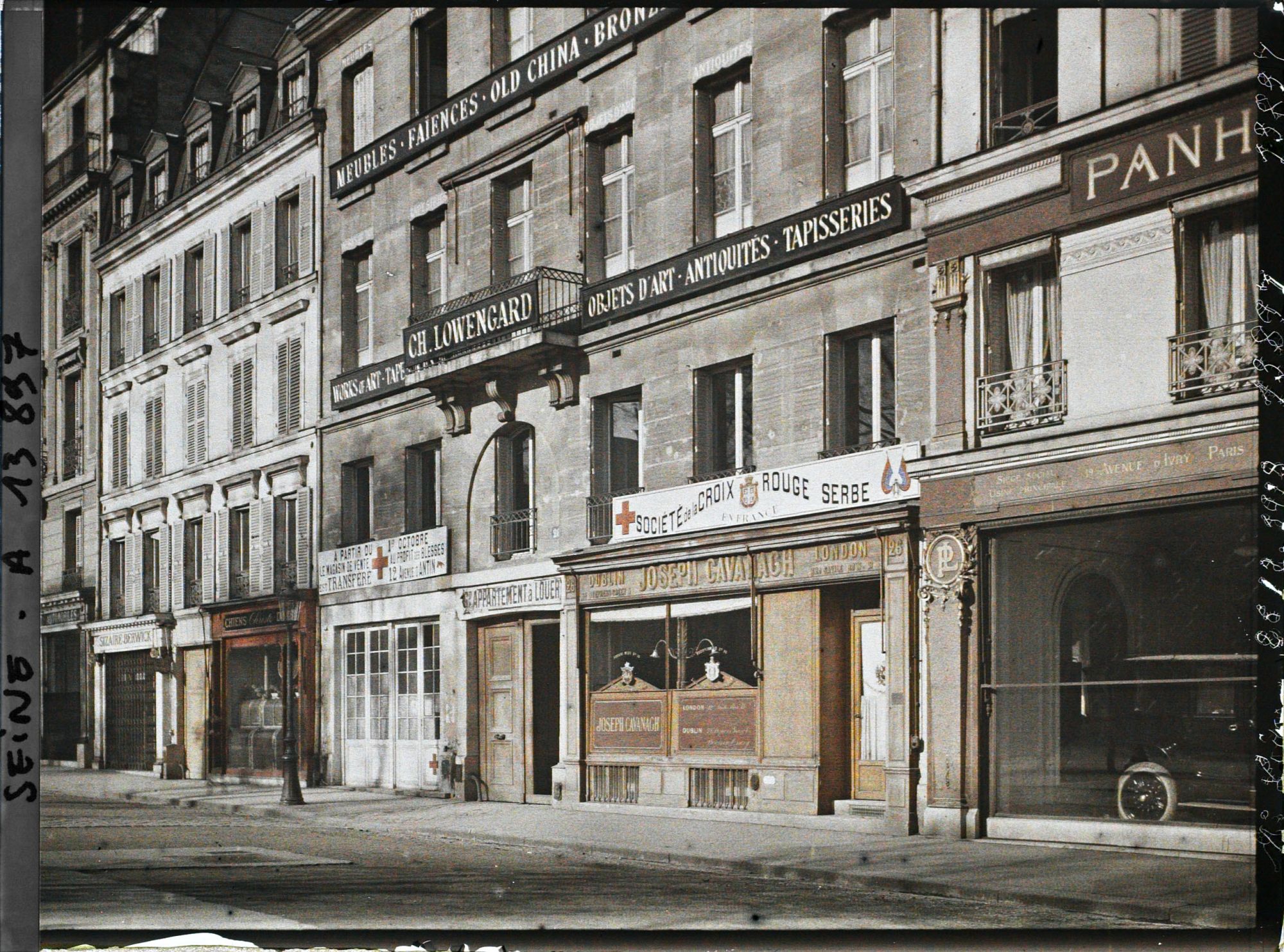 Image représentant La société de la Croix Rouge serbe à l'emplacement du magasin d'antiquités Lowengard au 26 avenue des Champs-Elysées