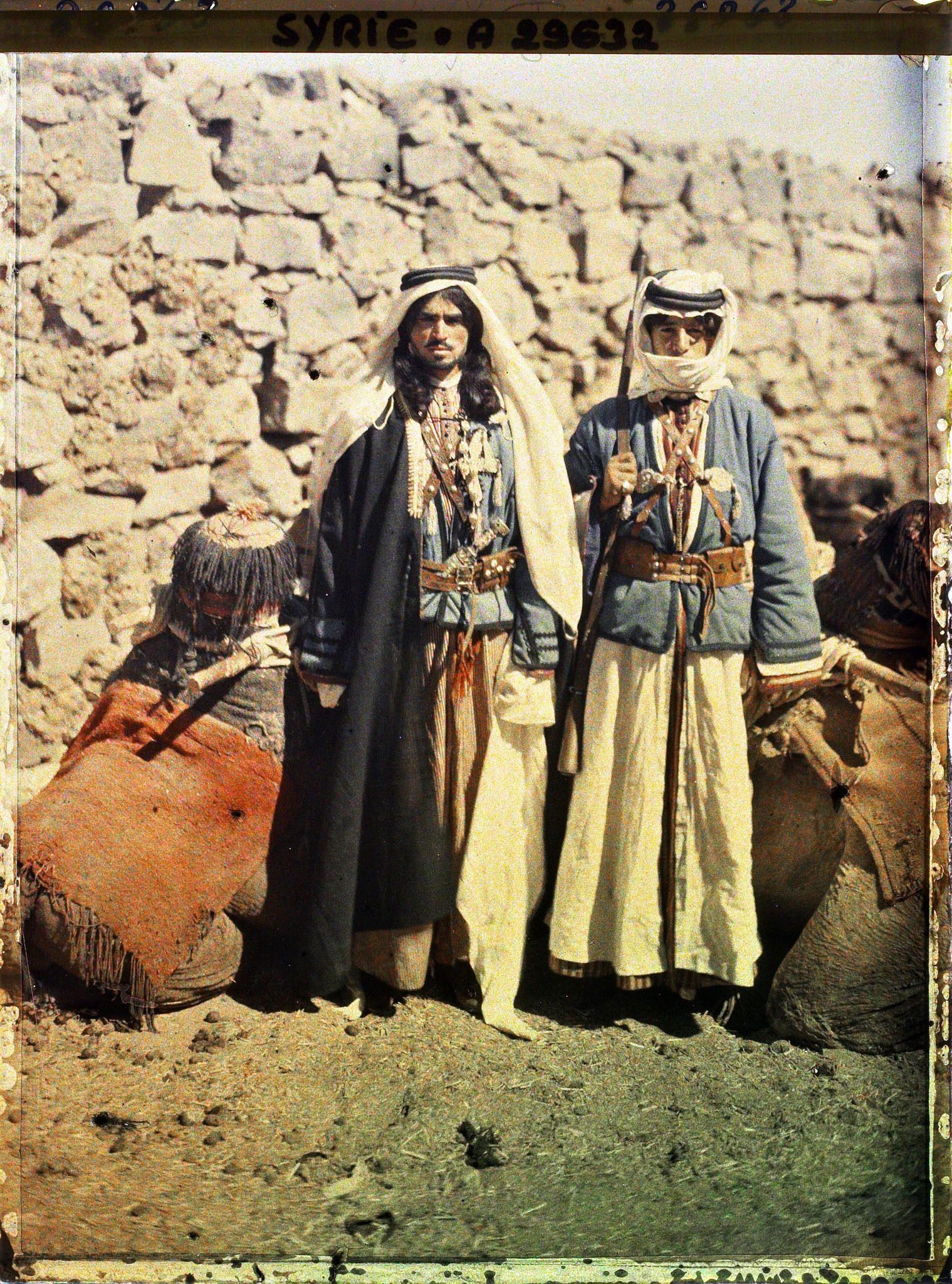 Image représentant Deux hommes, très probablement druzes