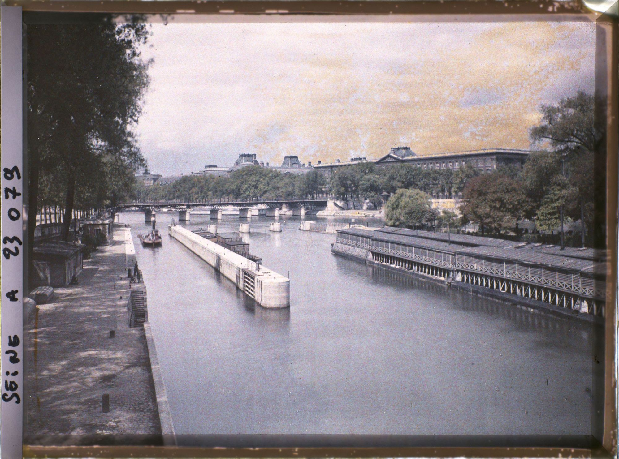 Image représentant Le barrage de la Monnaie, vue prise du Pont-Neuf