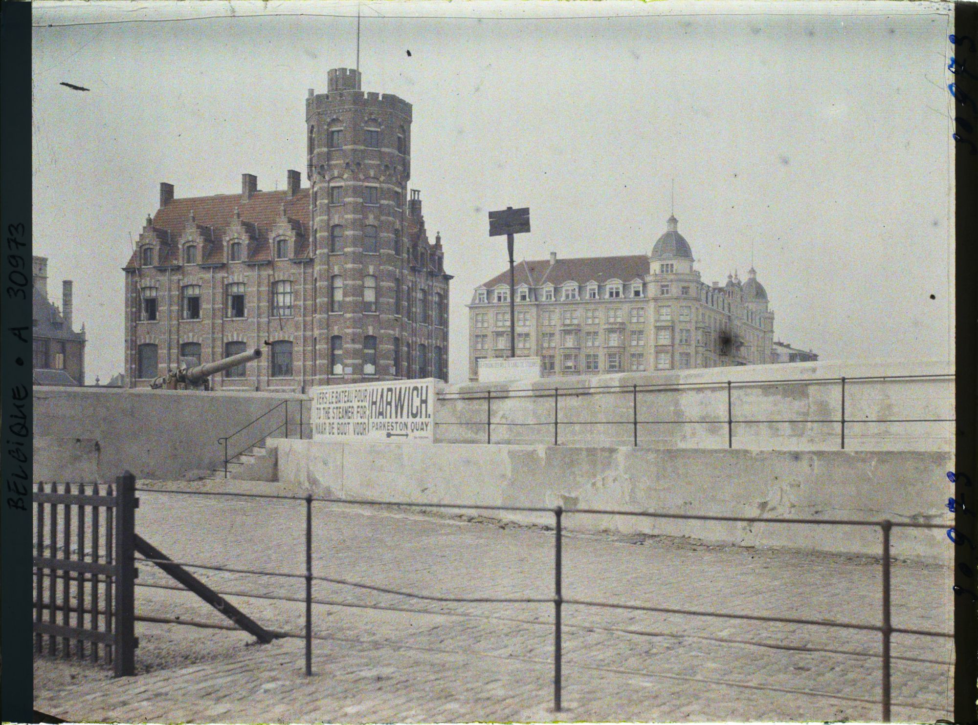 Image représentant Belgique, Zeebrugge, Entrée du môle vers le Palace-Hôtel