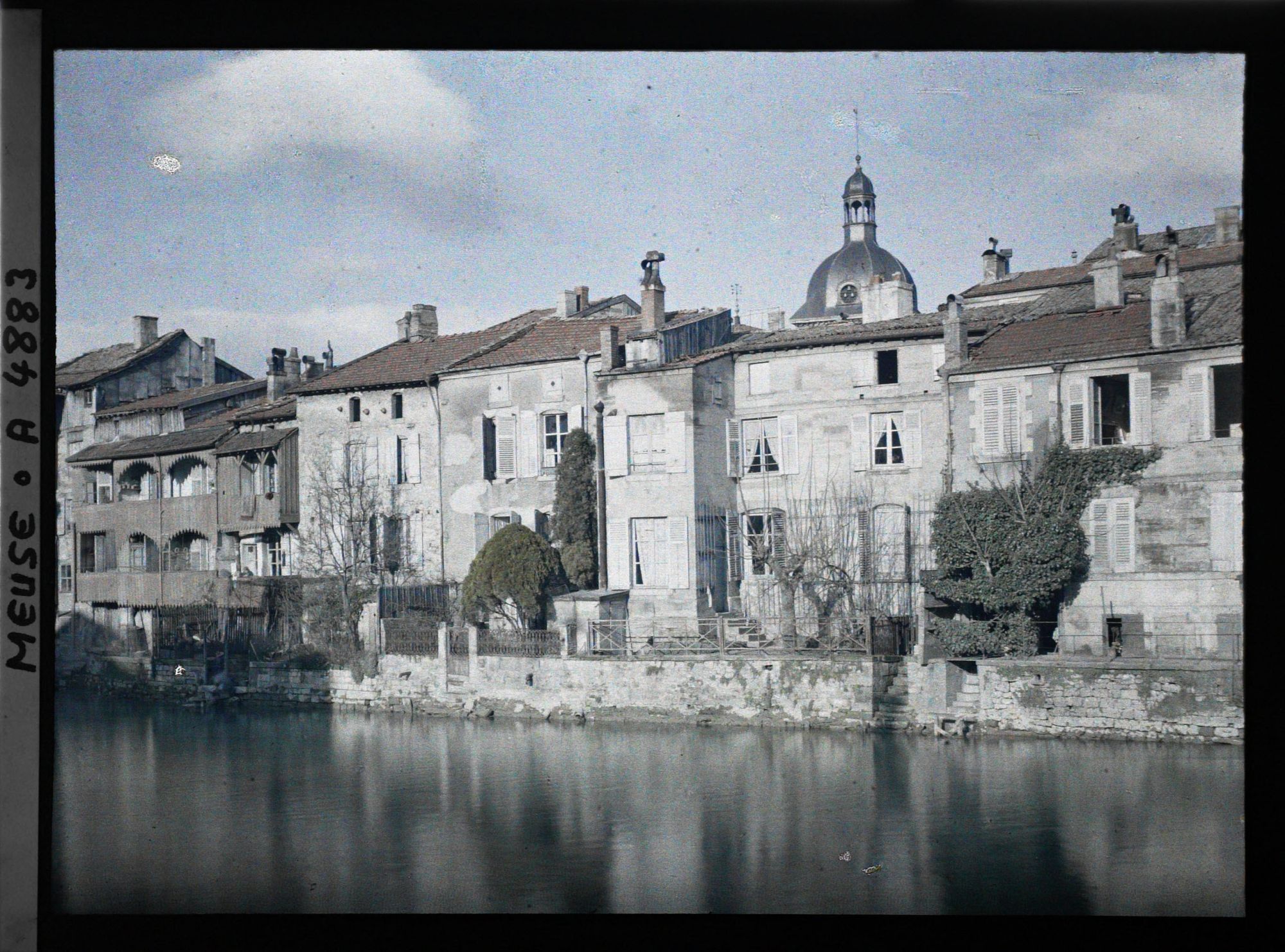 Image représentant Les maisons de la rive droite de l'Ornain