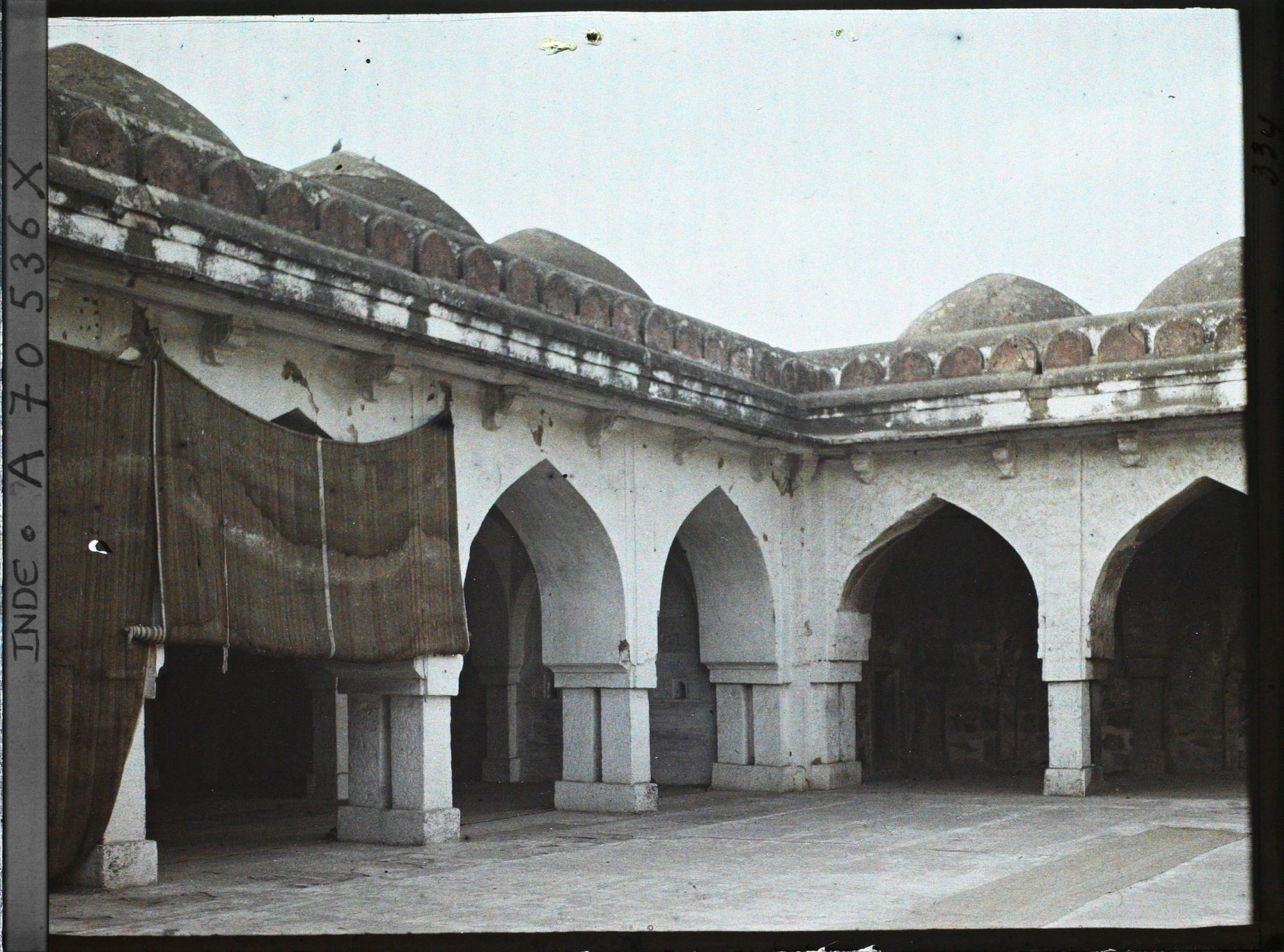 Image représentant Intérieur de la mosquée Noire (Kalan ou Kali Masjid)