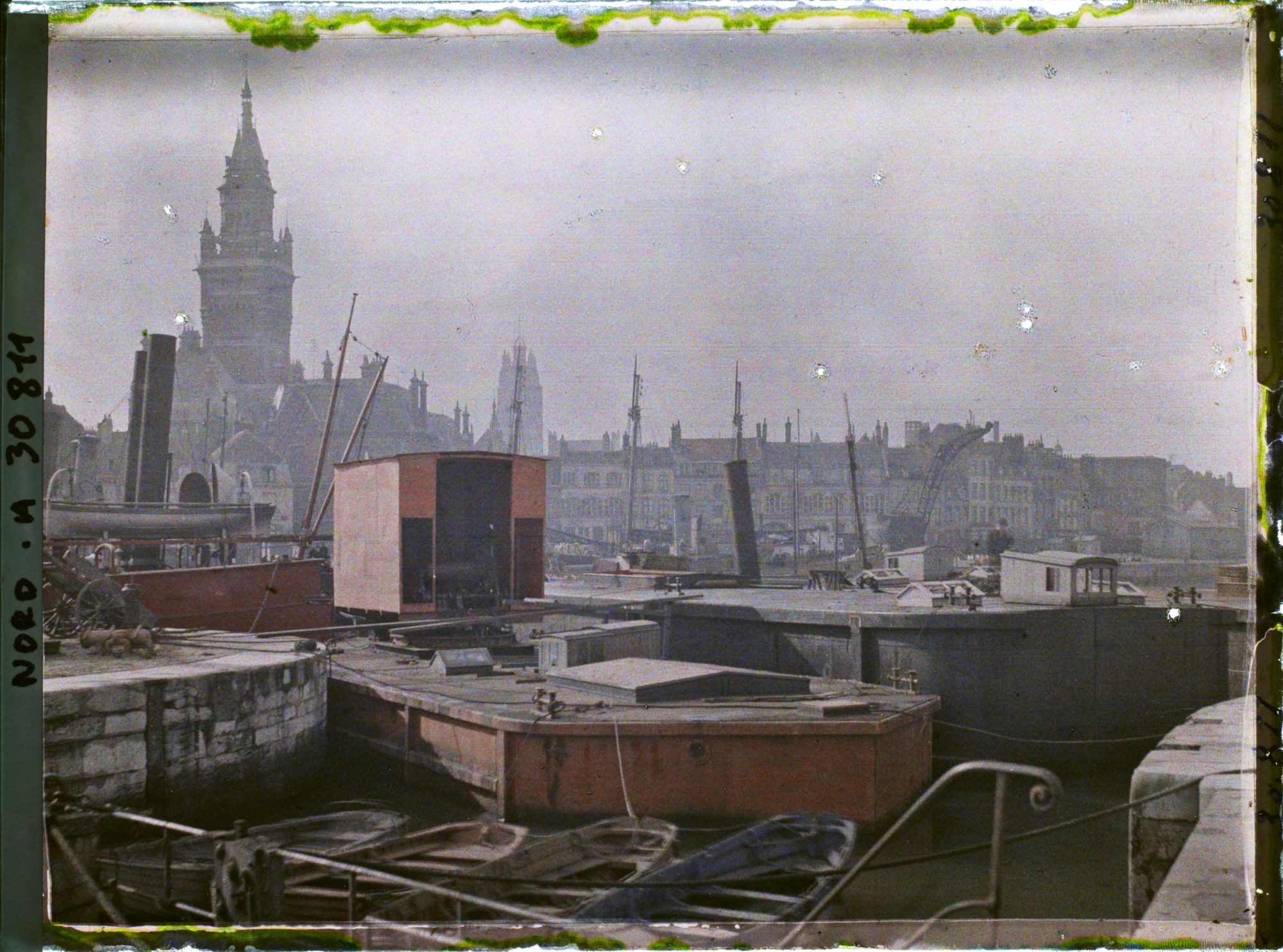 Image représentant France, Dunkerque, Les Bassins, l'Hotel de Ville et le Beffroi