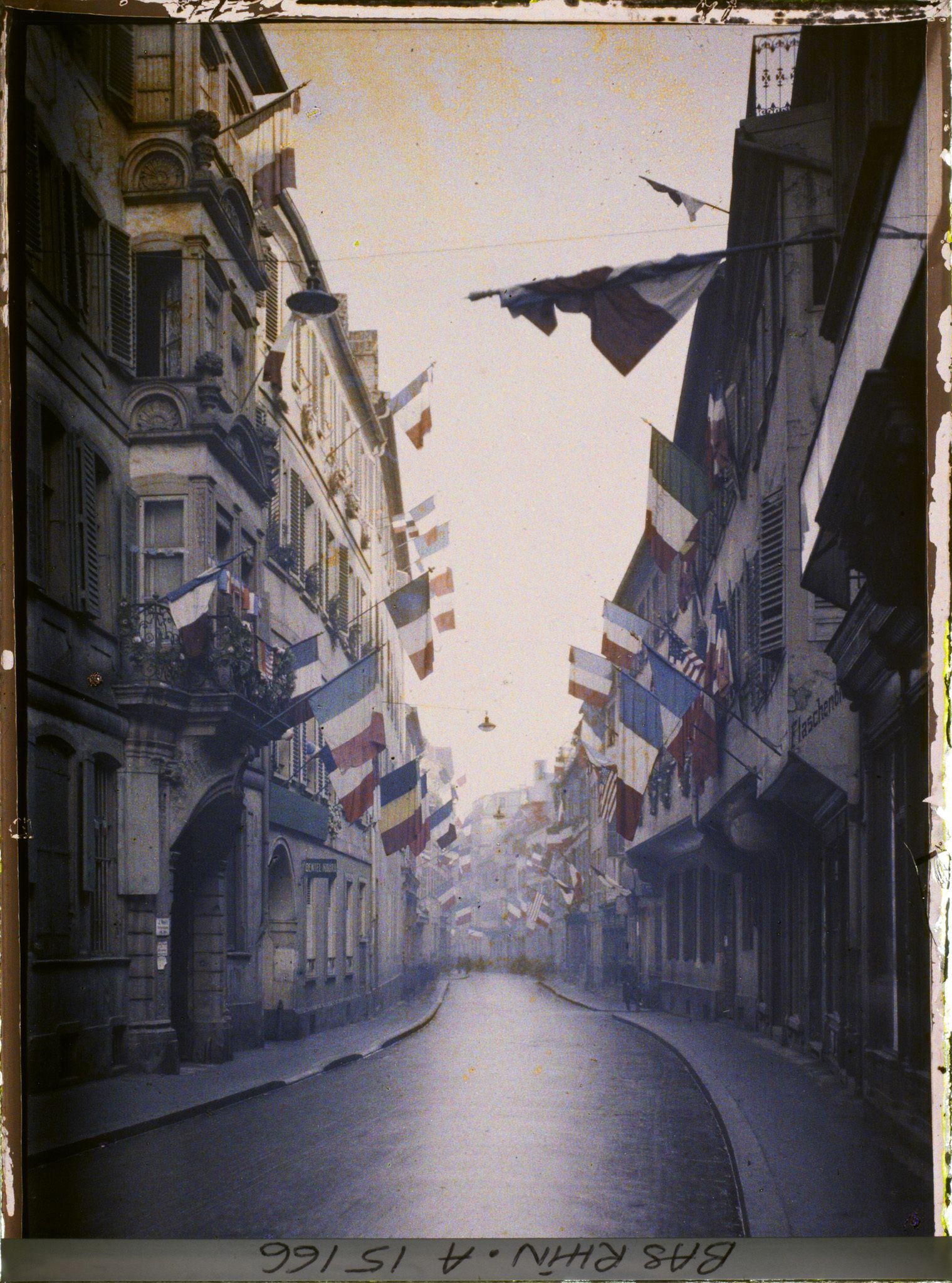 Image représentant France, Strasbourg, La Judengasse, vue dans l'autre sens