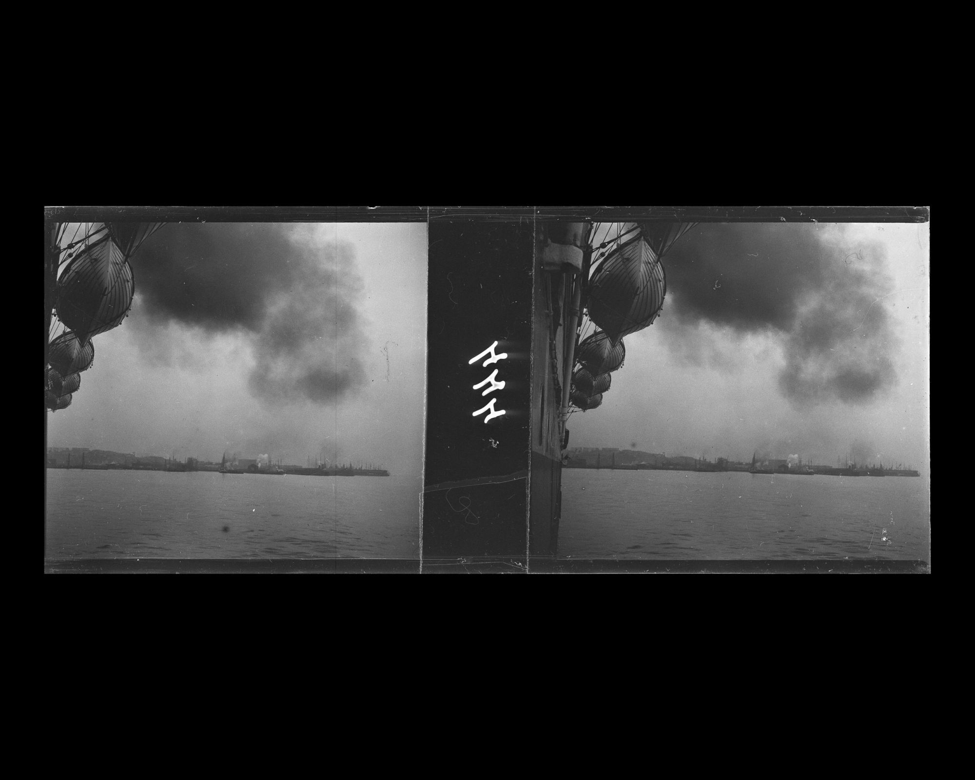 Image représentant Le port vu du Mongolia au moment du départ