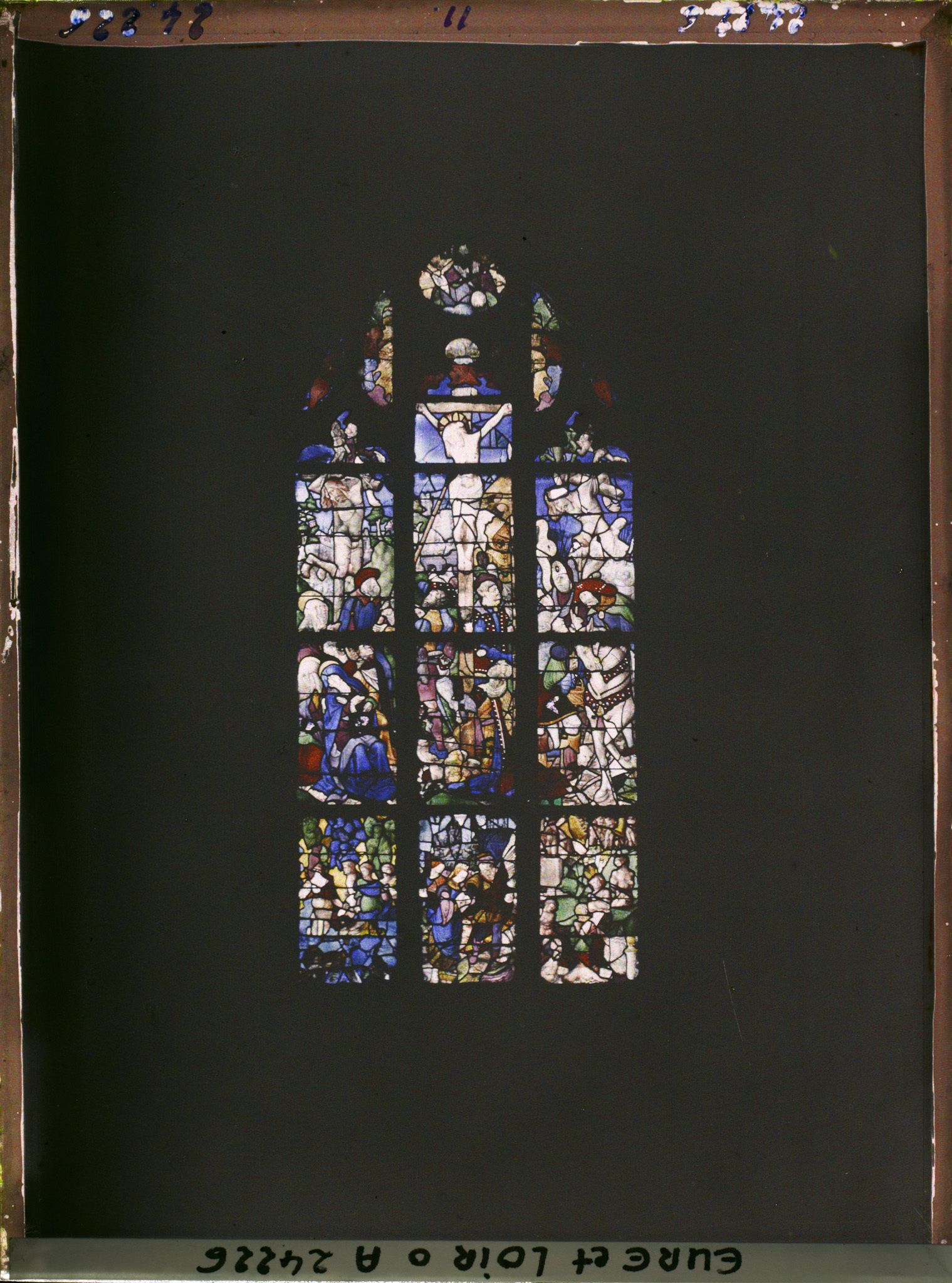 Image représentant Vitrail de XVIe siècle de la chapelle latérale Saint-Martin de l'église Saint-Pierre