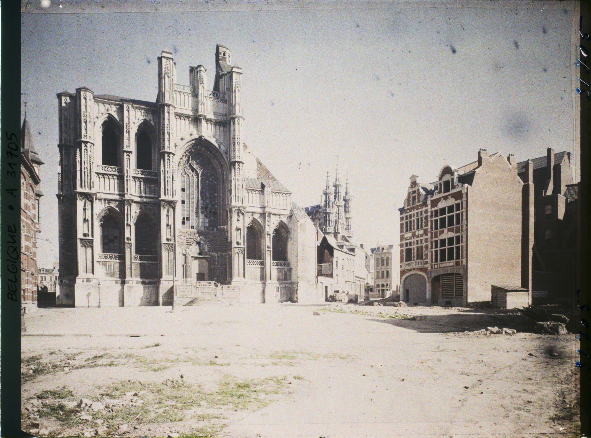 Image représentant Belgique, Louvain, L'Eglise St Pierre et Hôtel de Ville