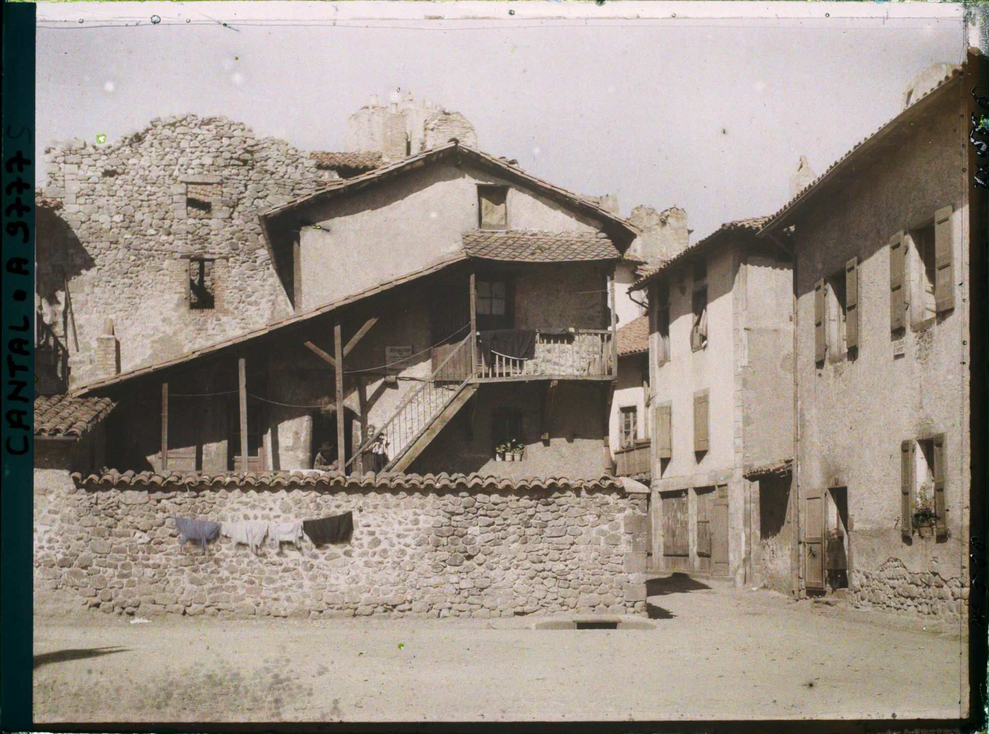 Image représentant De vieilles maisons, rue des Dames