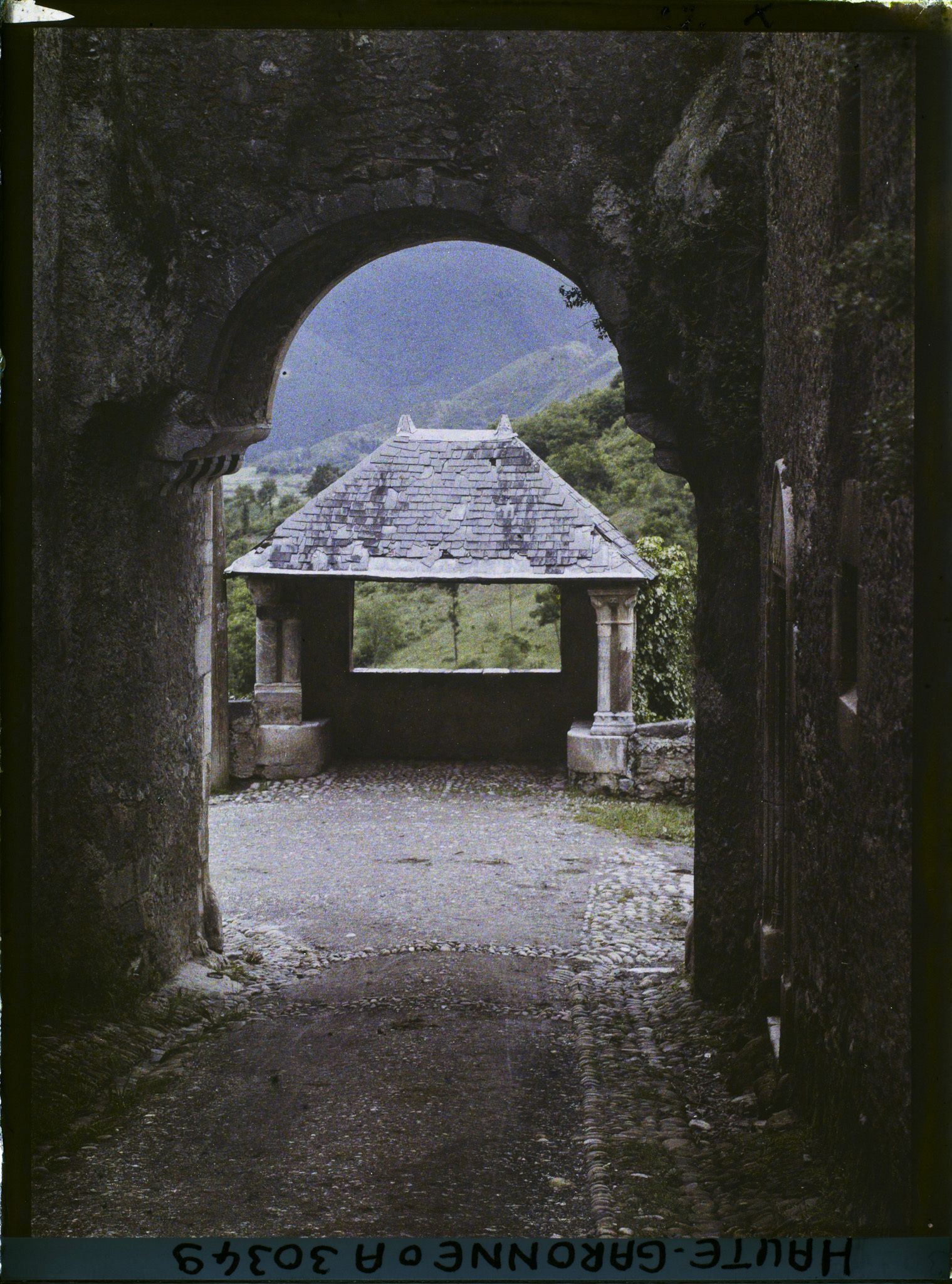 Image représentant Vue sur un lavoir depuis la porte de l'Hyrisson (?)