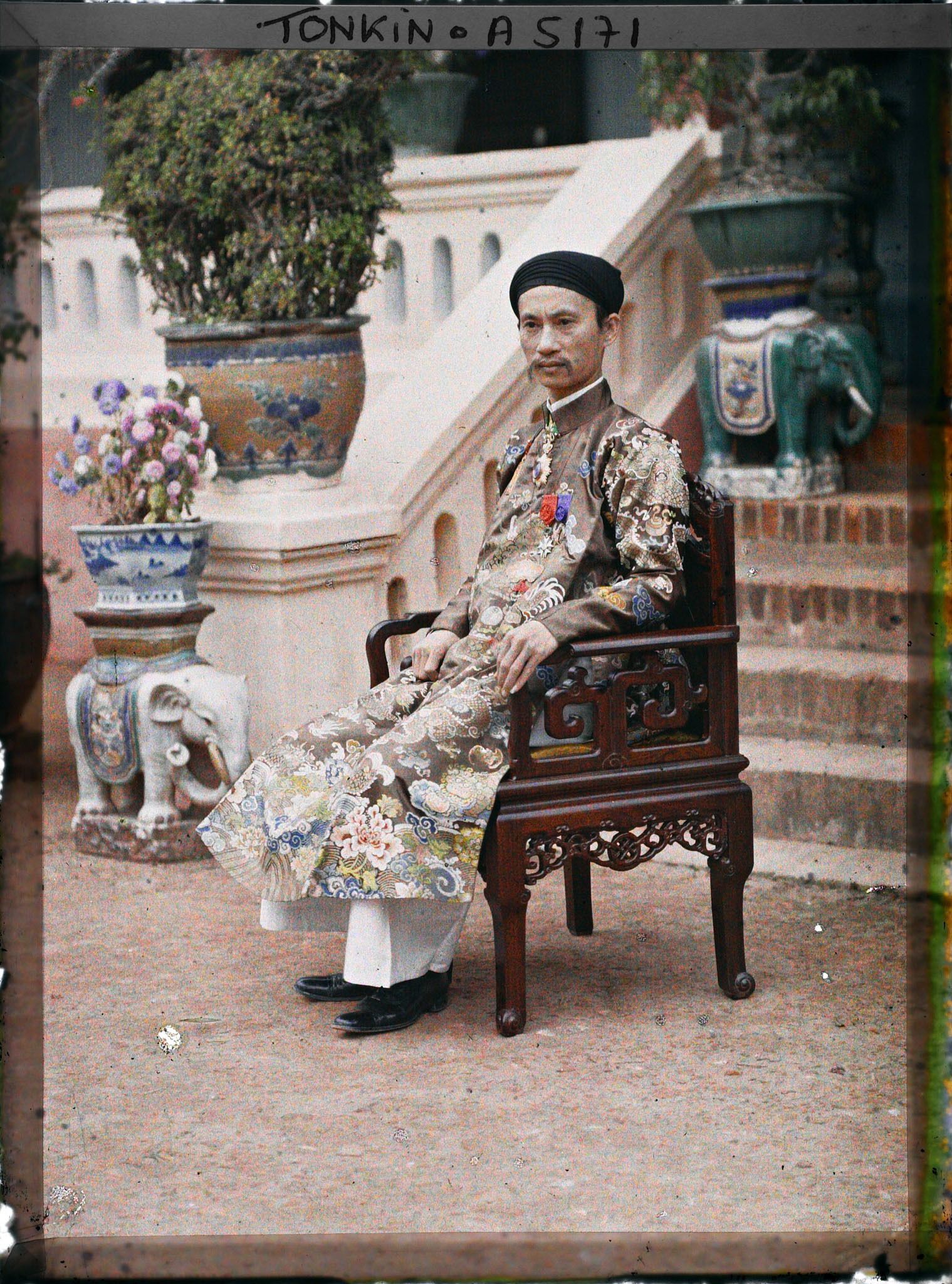 Image représentant Le Tông-dôc (gouverneur) de la province M. Hoang Trong Phu