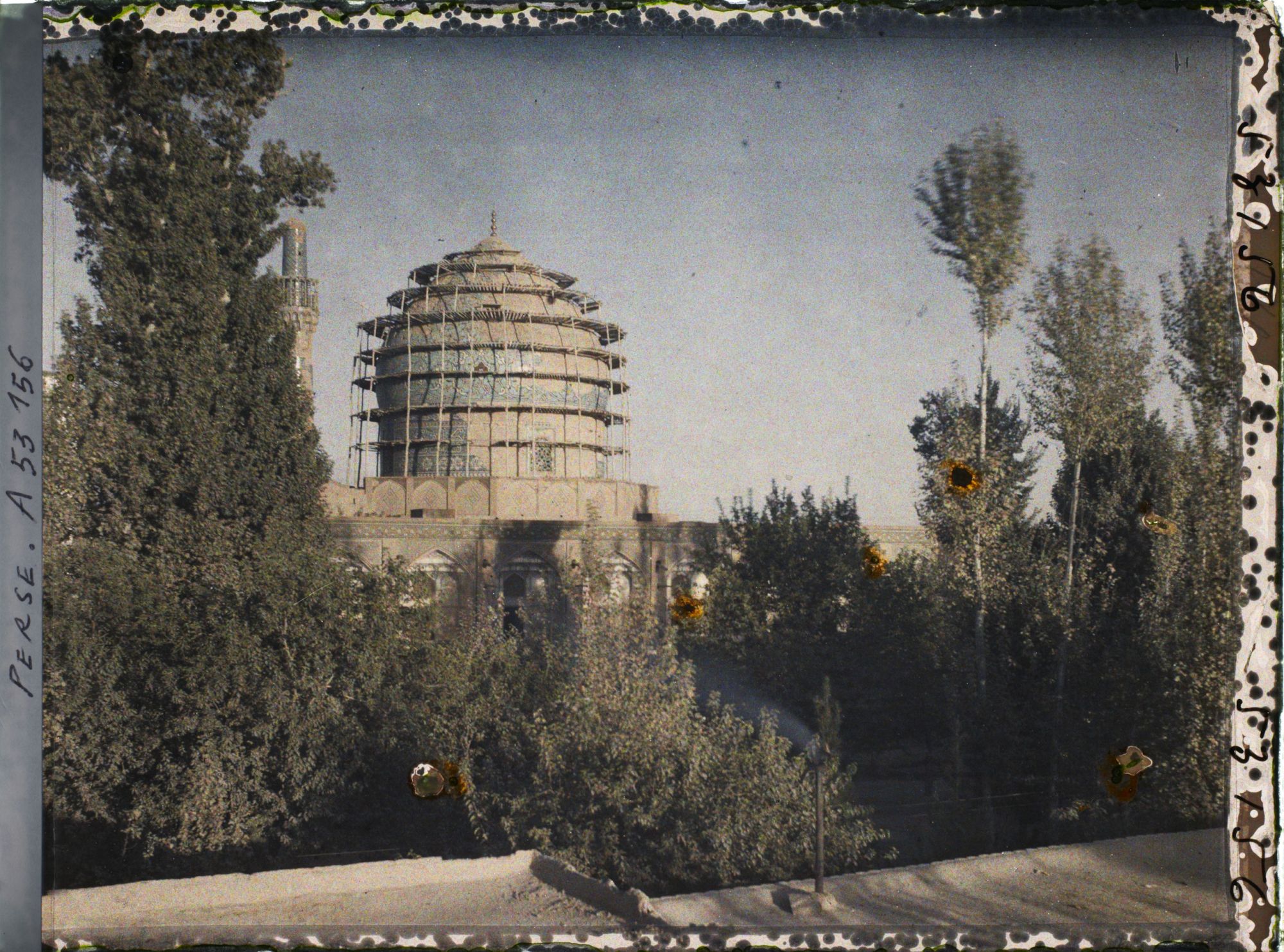 Image représentant Coupole de la Madreseh Mader-i-Chah, école coranique dite "de la mère du Chah" (1714)