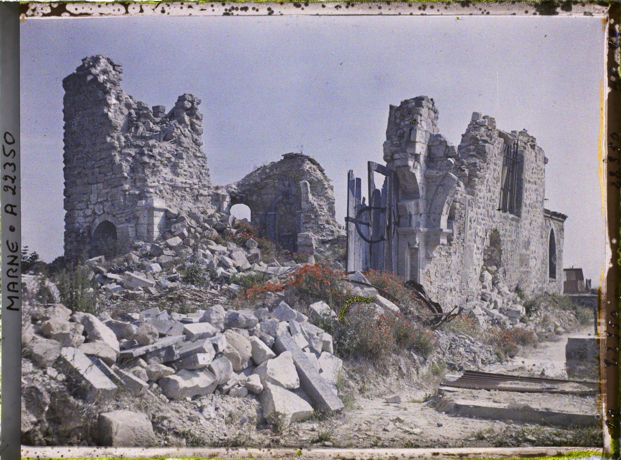 Image représentant France, Village de Brimont, Vue d'ensemble s/ les ruines de l'Eglise
