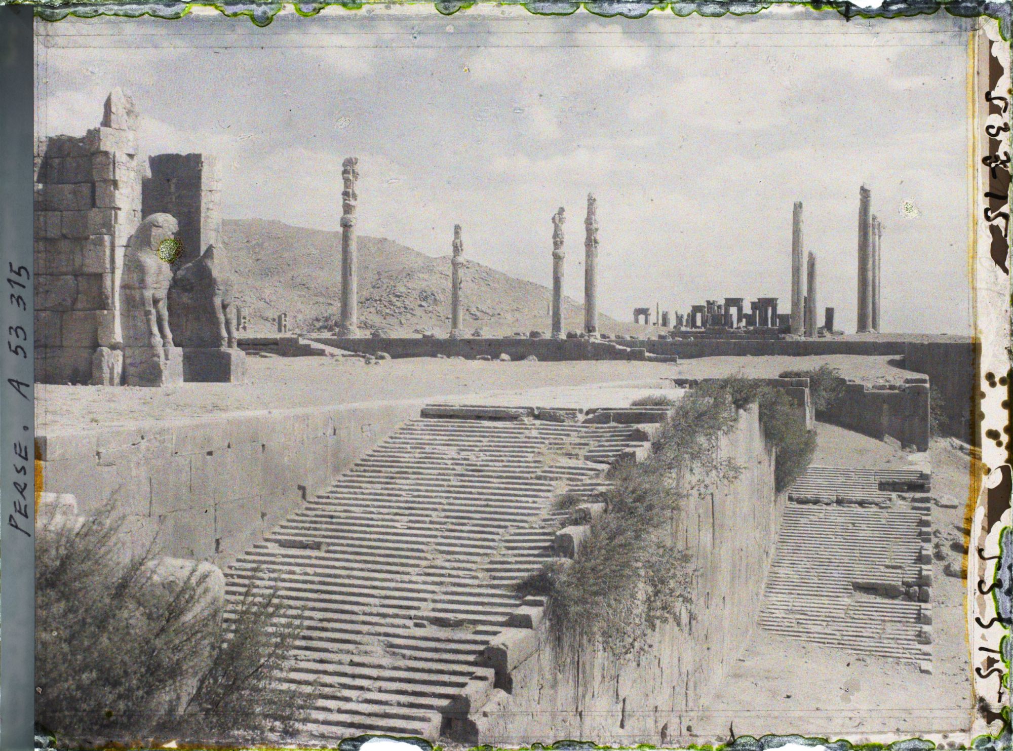 Image représentant Le haut du double escalier monumental donnant accès à la terrasse