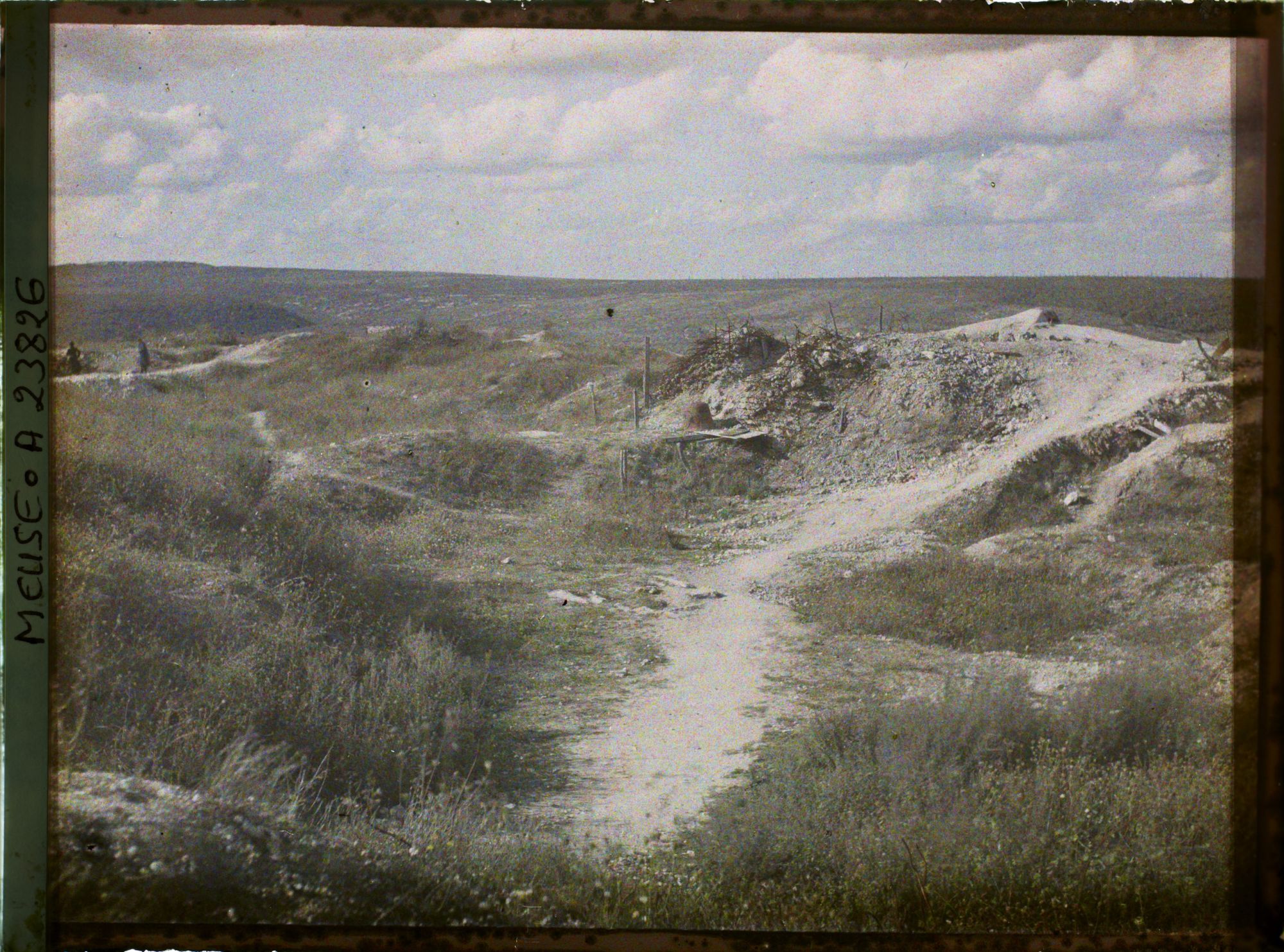 Image représentant France, Fort de Vaux, Vue prise sur le fort vers Douaumont