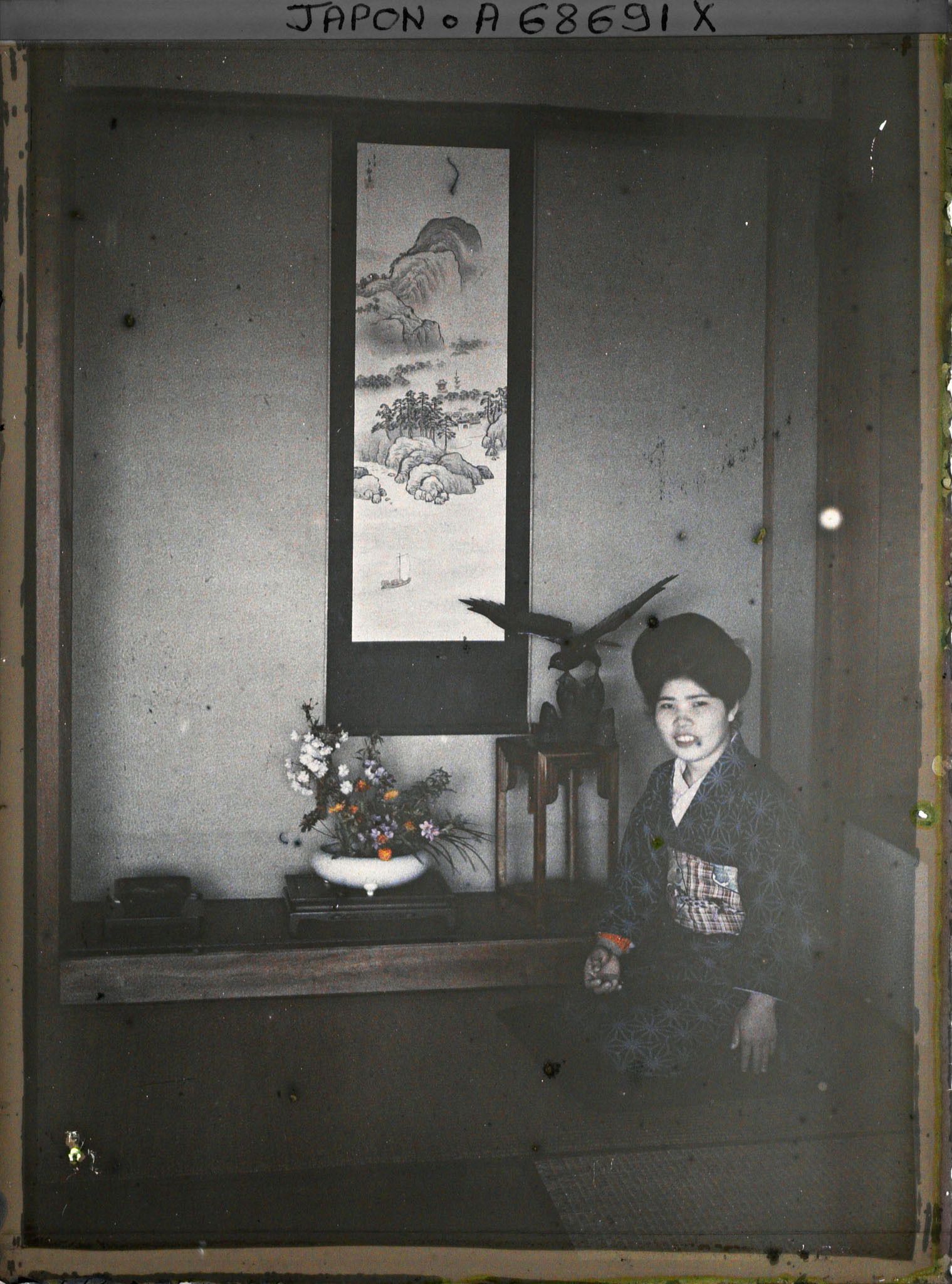 Image représentant Servante agenouillée sur un tatami à l'intérieur d'une auberge