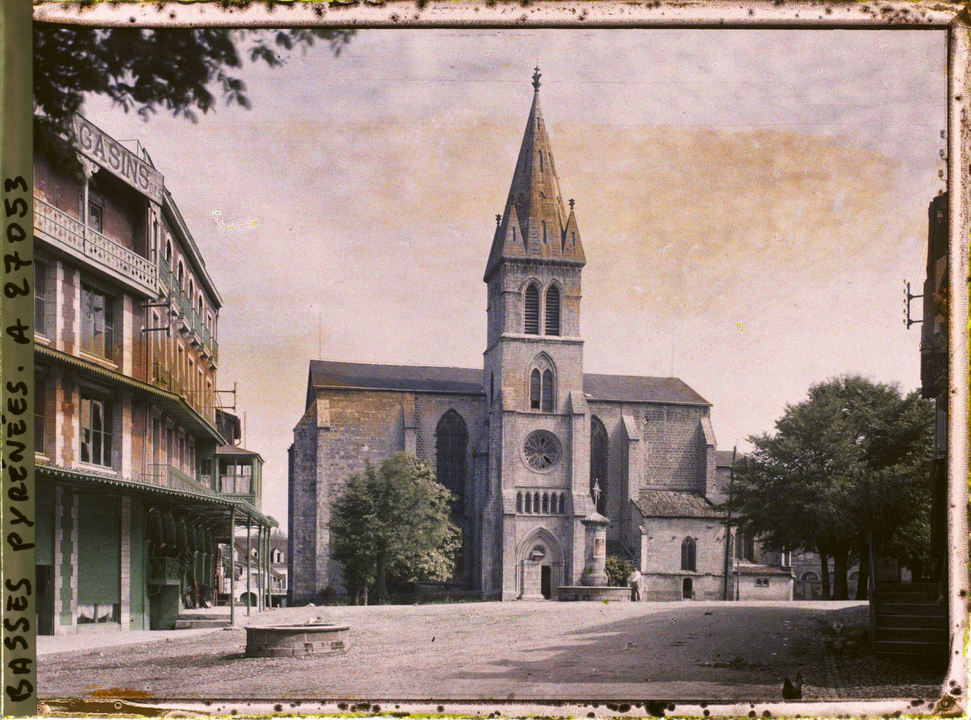 Image représentant France, Orthez, Place de l'Eglise