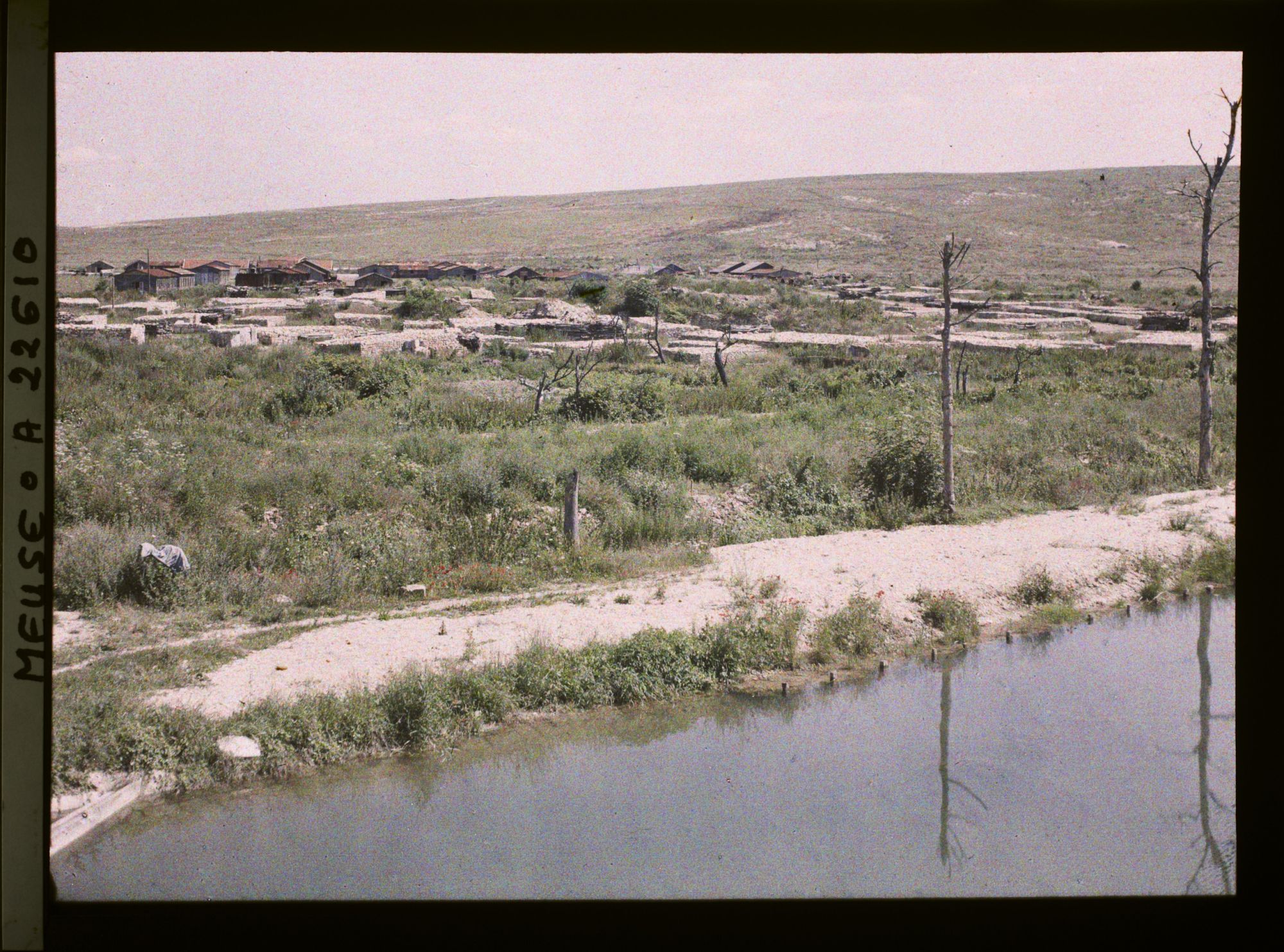 Image représentant France, Vacherauville, Panorama du nouveau village vers la côte du Poivre