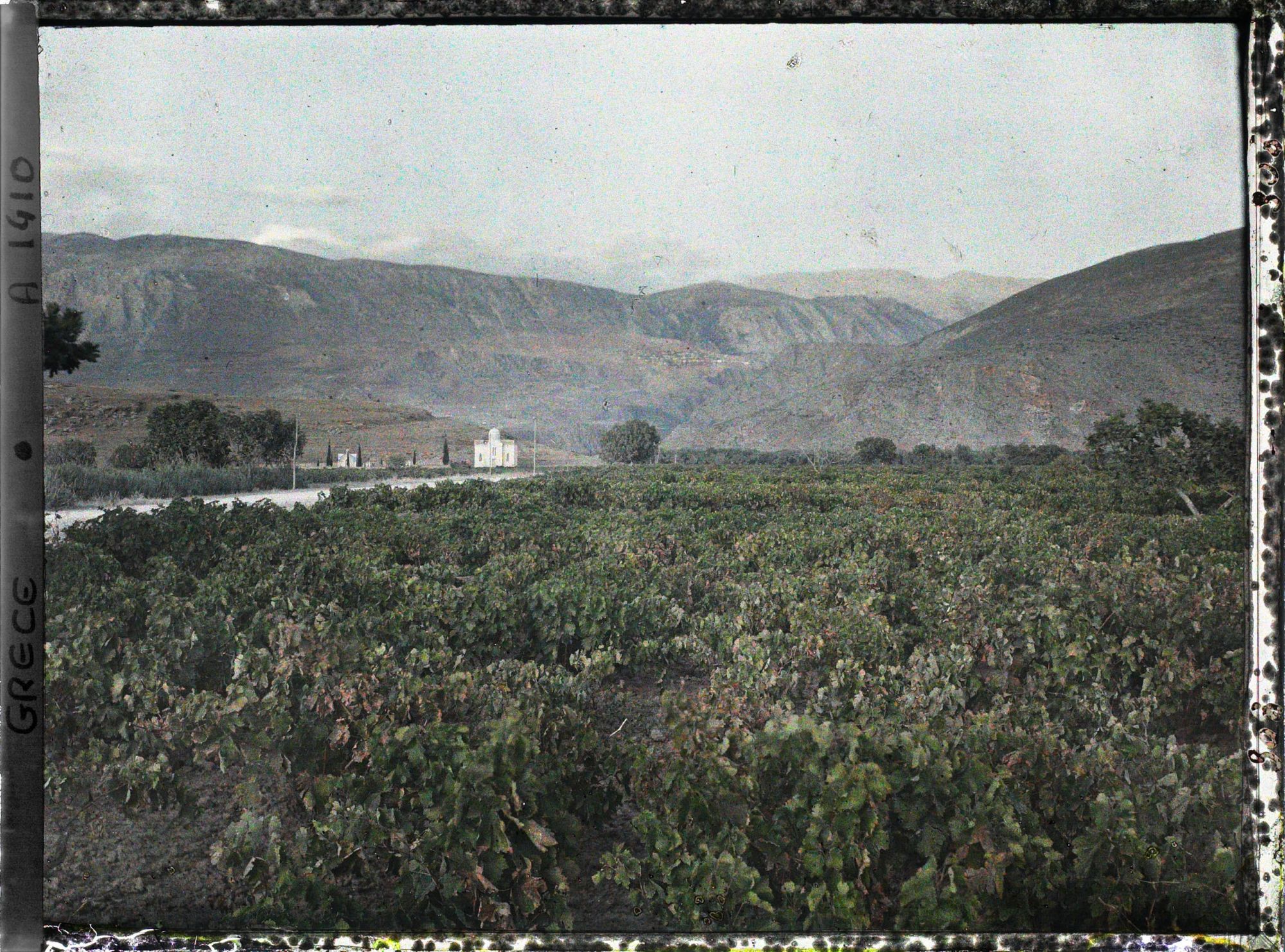 Image représentant Dans la direction de Delphes et Kastri (à flanc de montagne au loin)