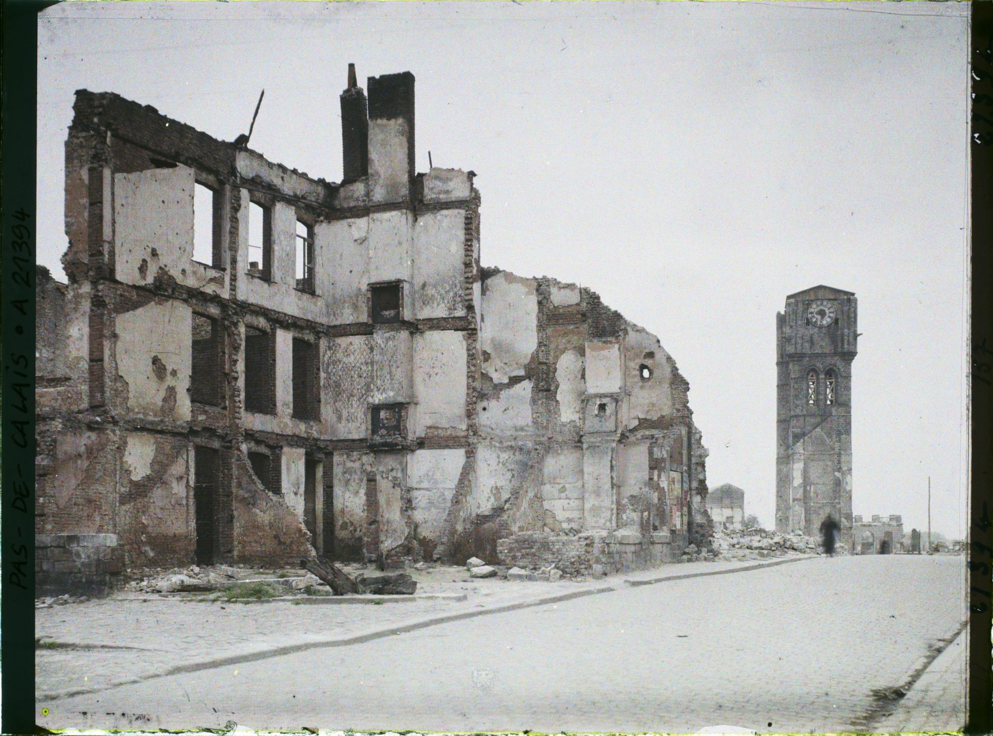 Image représentant France, Béthune, Beffroi et rue du Village