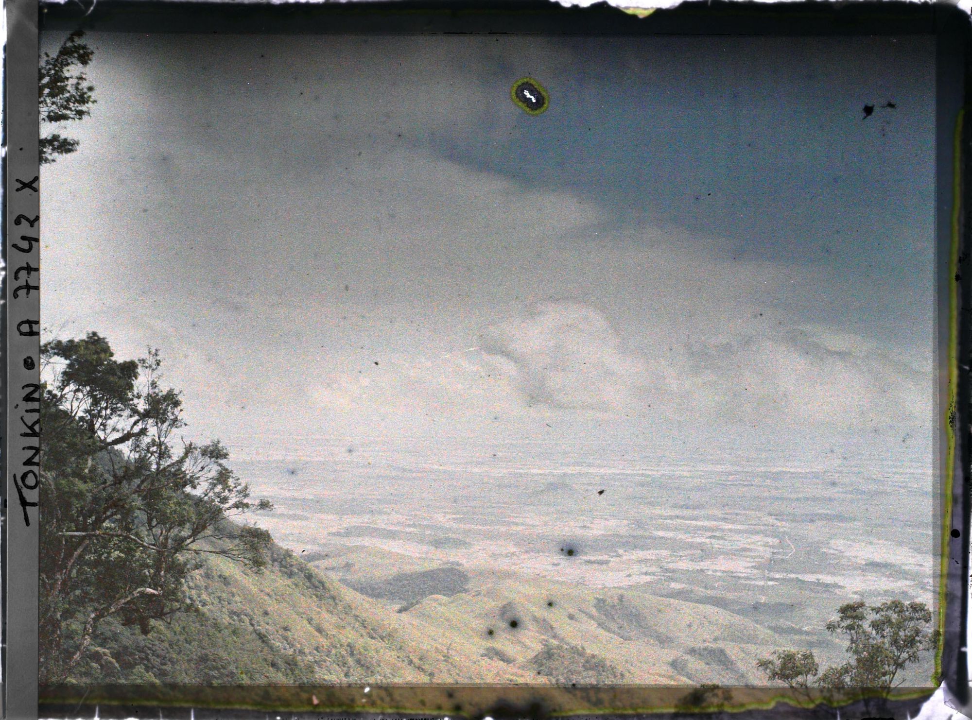 Image représentant Un paysage pris du massif du Tam-dao (" Trois Sommets ")