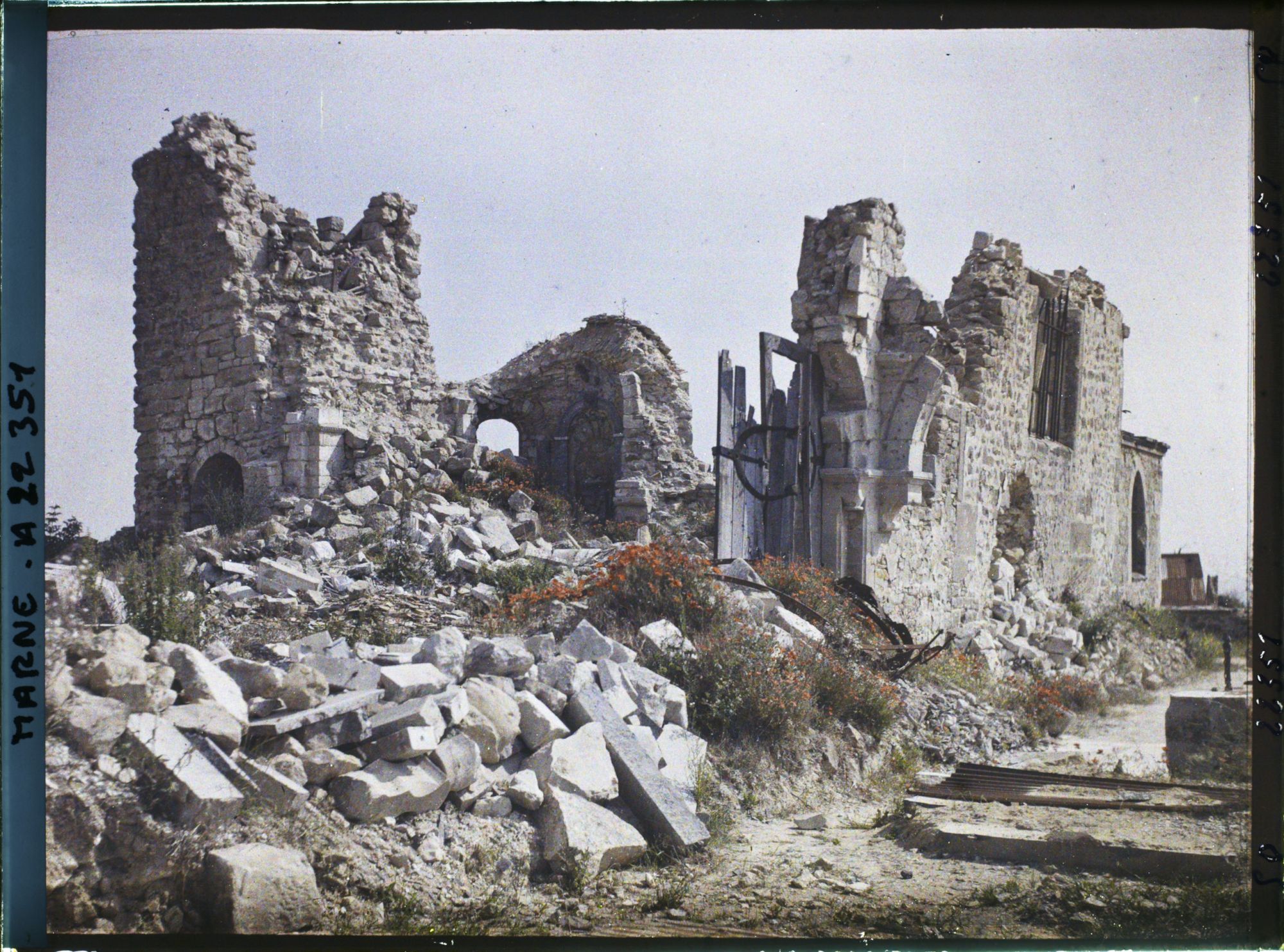 Image représentant France, Village de Brimont, Vue d'ensemble s/ les ruines de l'Eglise