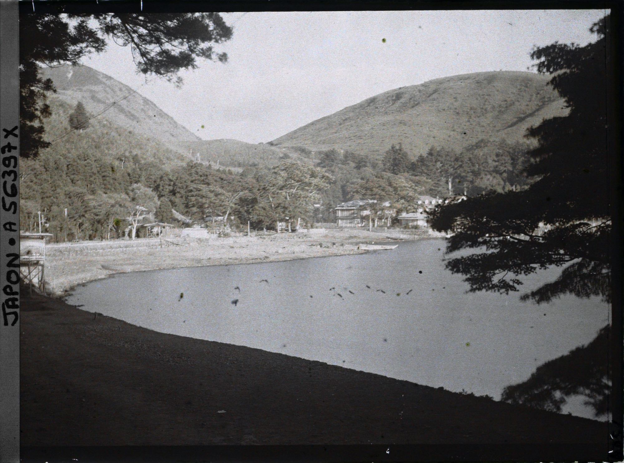 Image représentant Le lac Ashinoko et le village de Moto-hakone