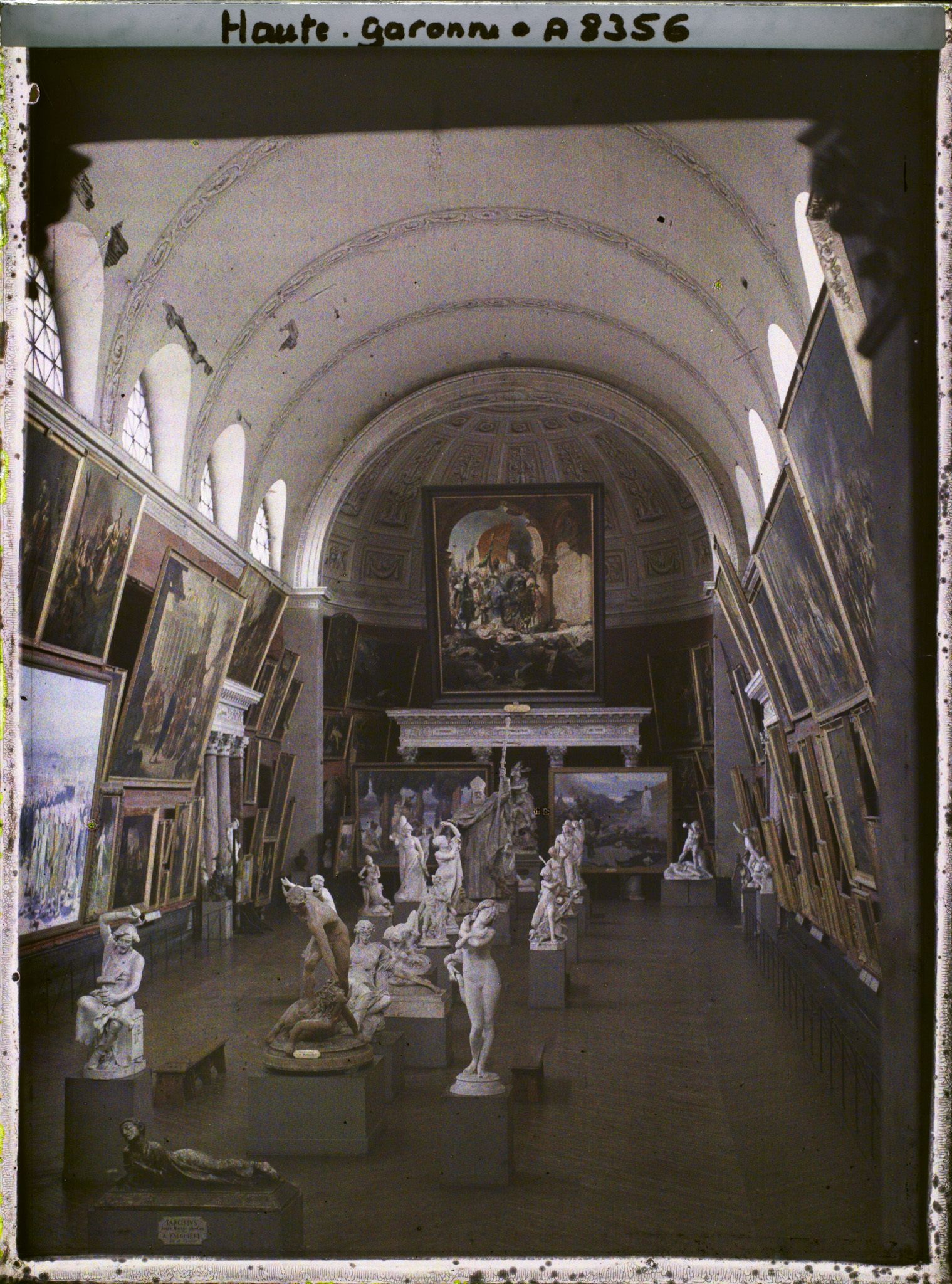 Image représentant La salle de peintures modernes du musée des Augustins, avec le tableau Entrée de Mehmet II à Constantinople