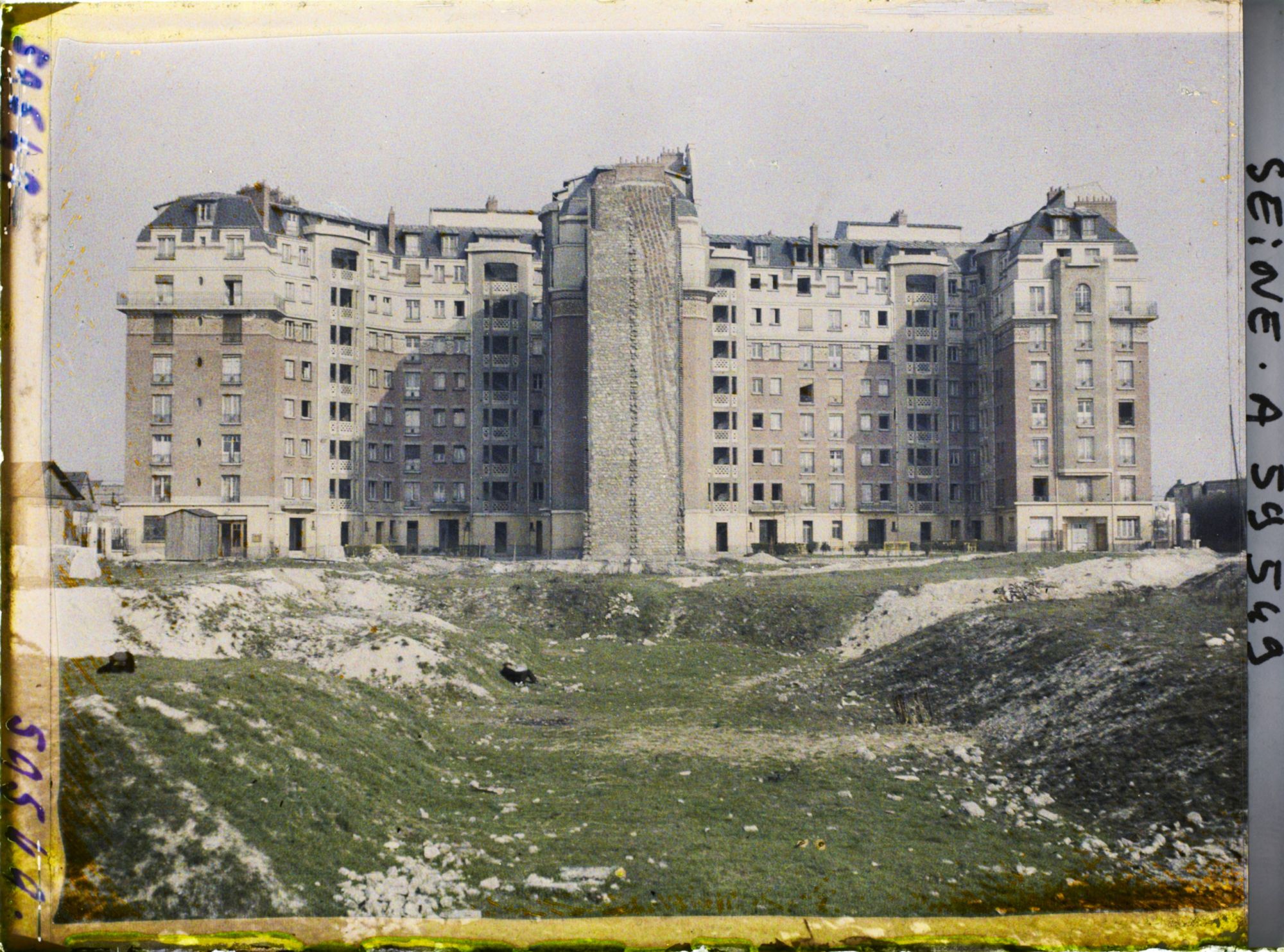 Image représentant Immeuble neuf à bon marché (HBM), porte d'Orléans situé place de la porte d'Orléans (actuelle place du 25-Août-1945)