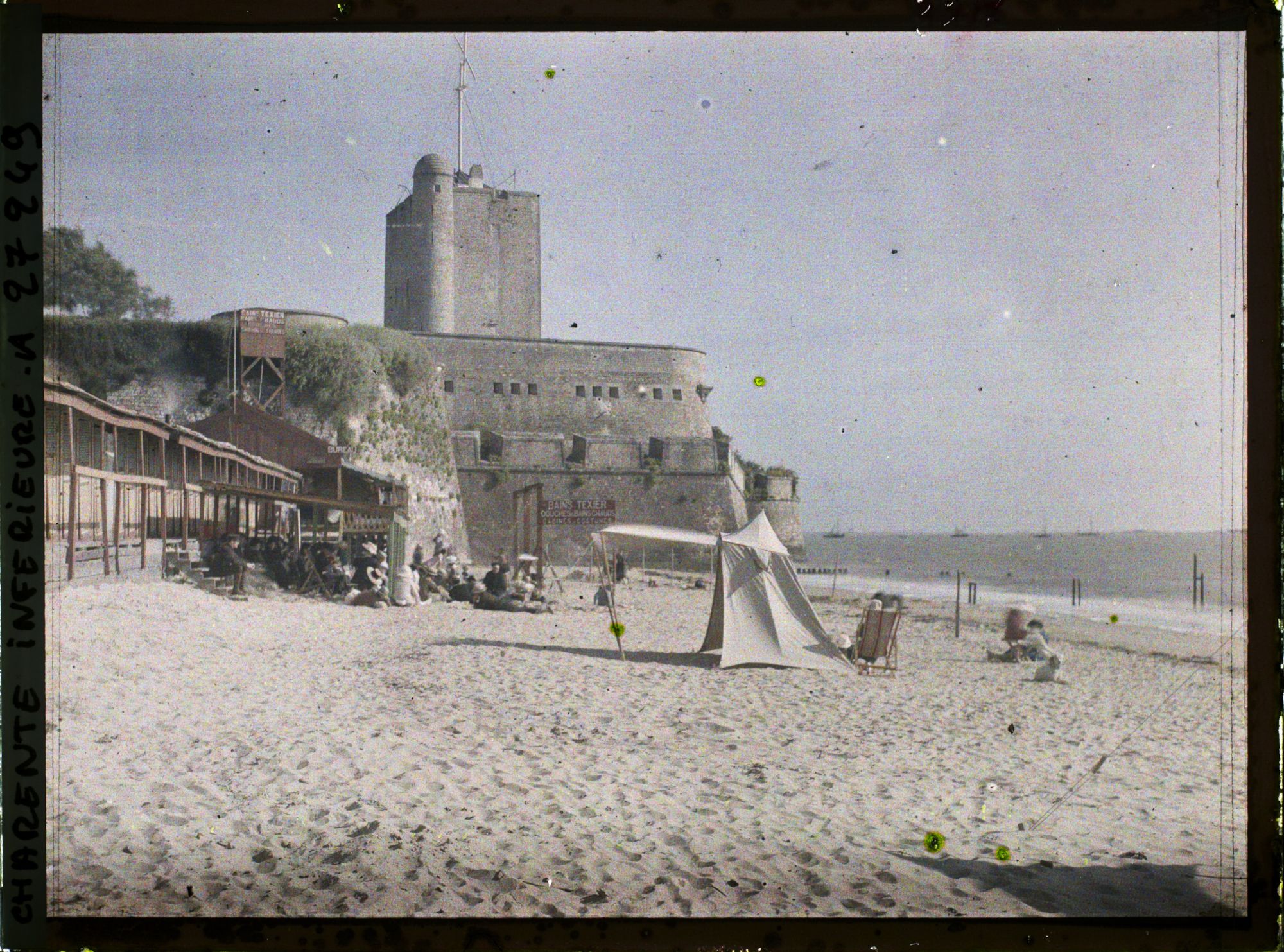 Image représentant Les Bains Texier devant le Fort dit Sémaphore