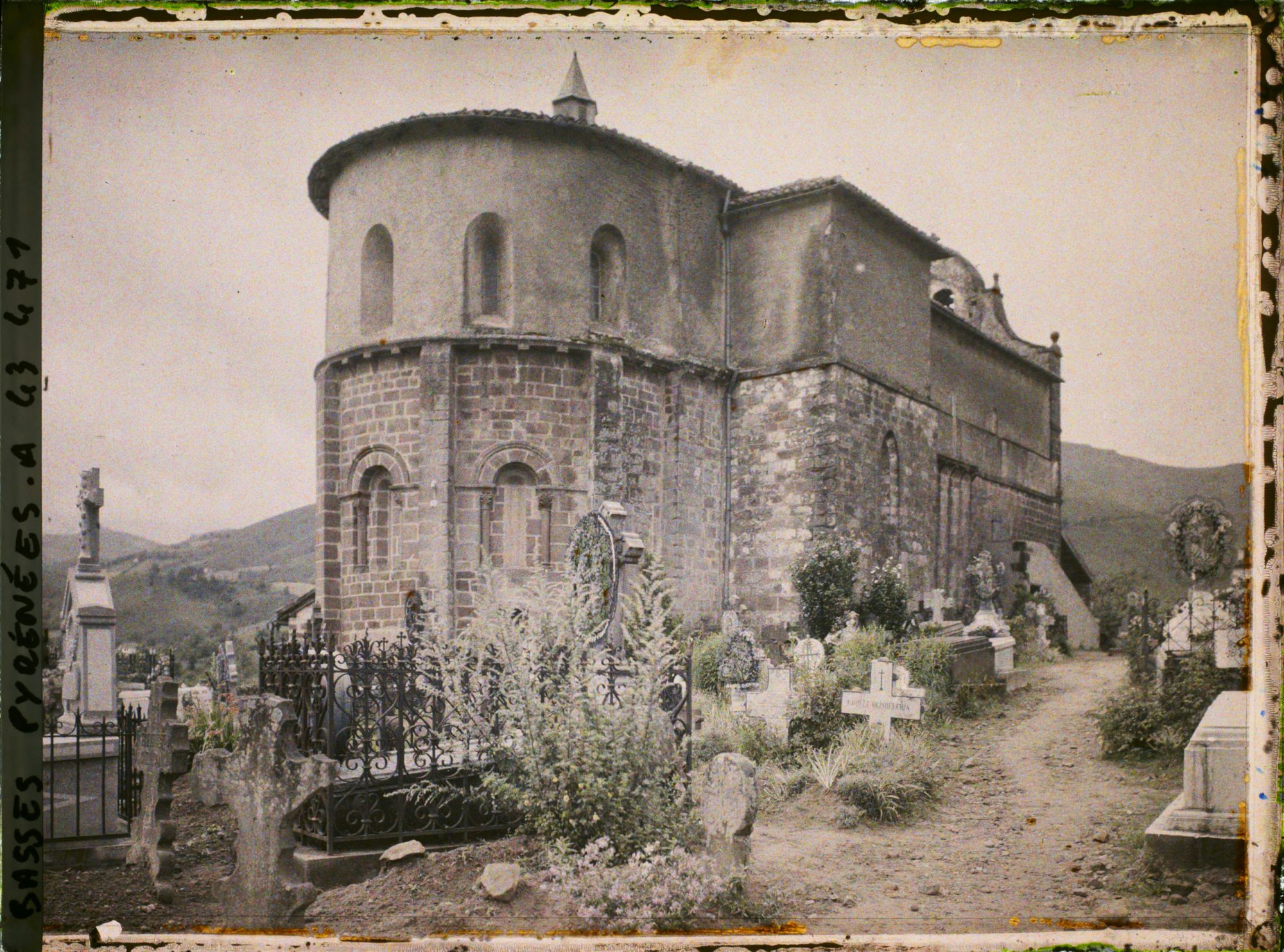 Image représentant France, Bidarray, L'Abside de l'Eglise et le Cimetière