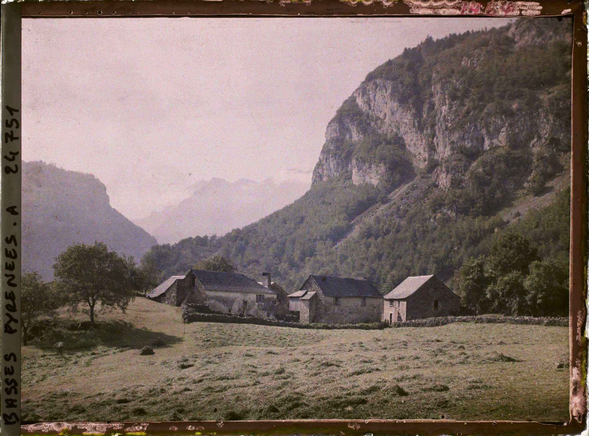 Image représentant France, Le Hameau de Goust Composé de Six maisons