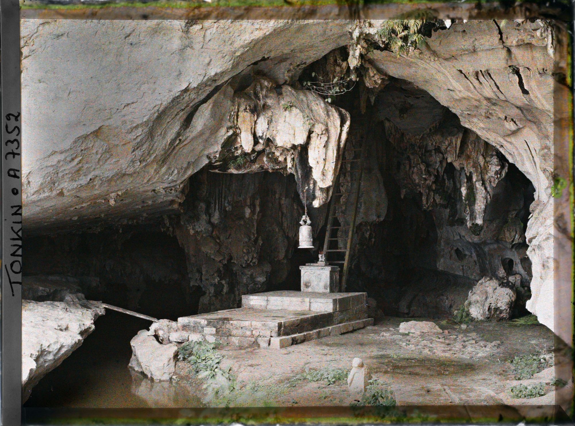 Image représentant L'entrée de la petite grotte des Rochers de Ky-lu'a