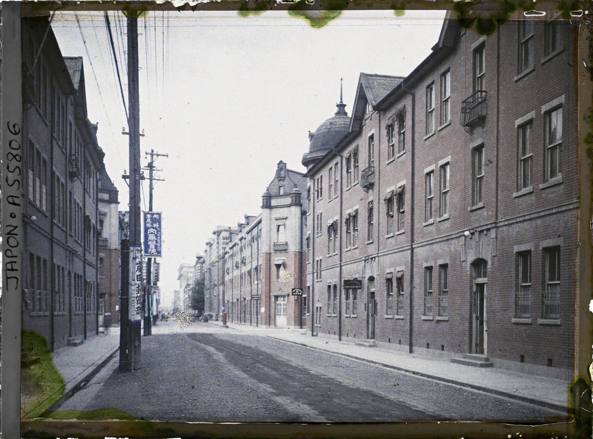 Image représentant Une rue de Marunouchi (quartier des affaires, surnommé "Le Petit Londres")