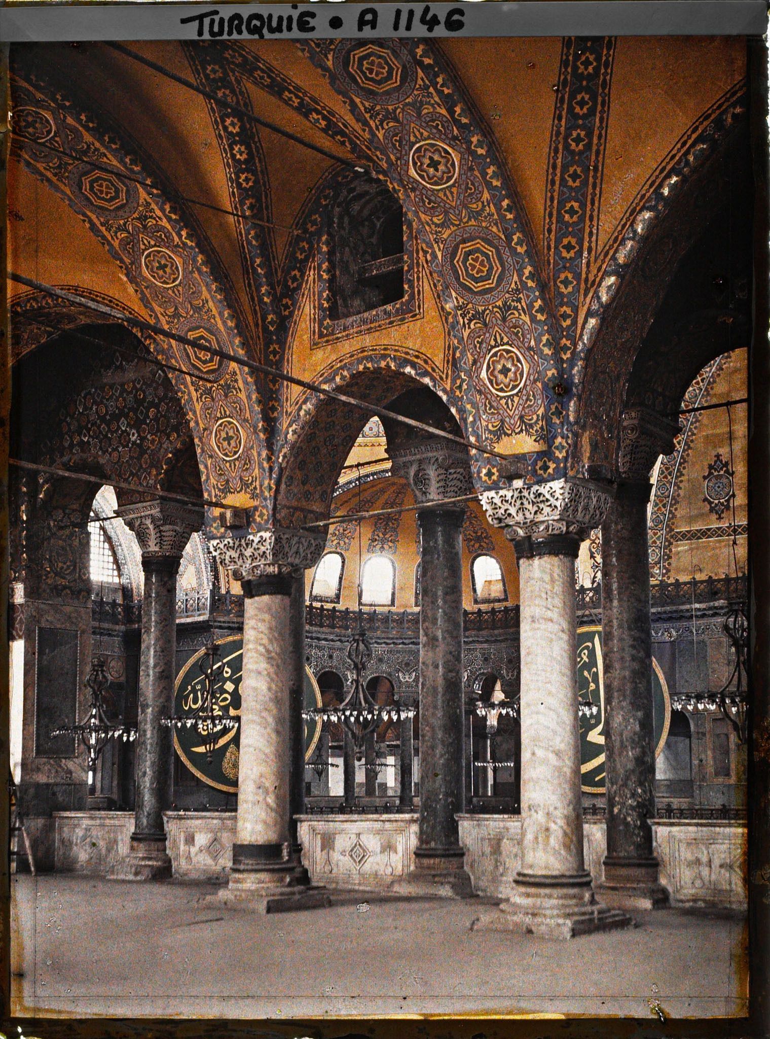 Image représentant Tribune à l'intérieur de la Aya Sophia Camii ("mosquée Sainte-Sophie")
