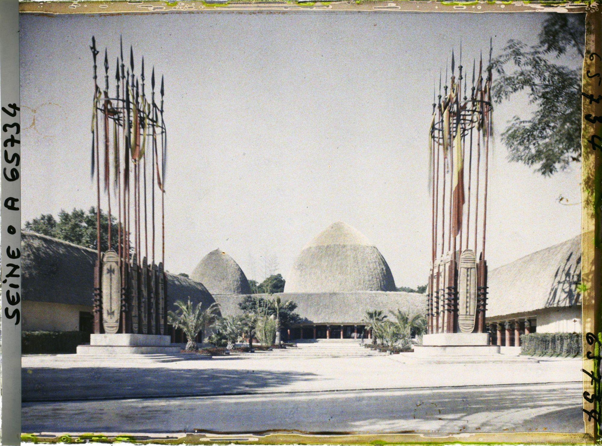 Image représentant L'Exposition Coloniale Internationale de 1931, le pavilllon du Congo belge