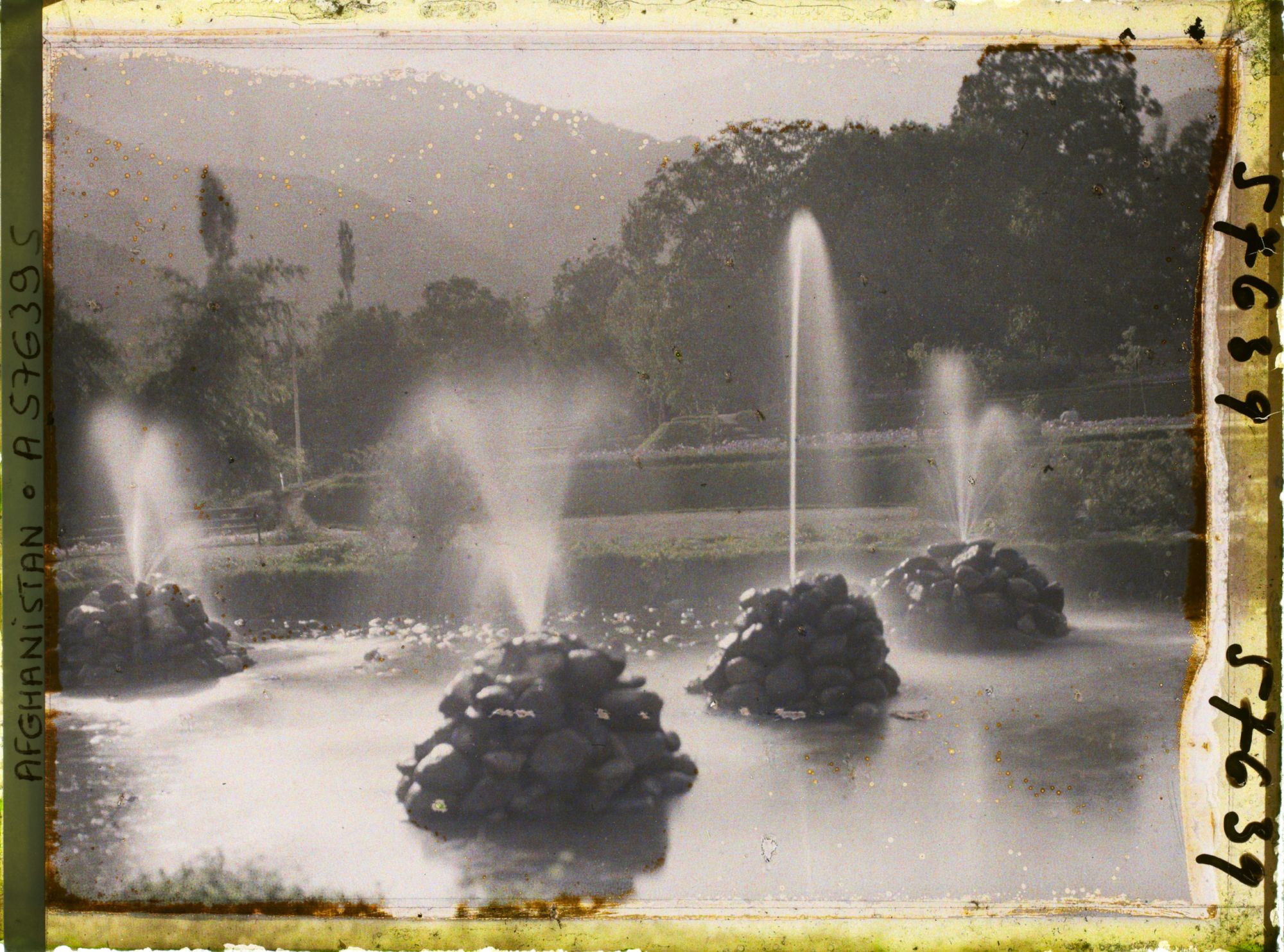 Image représentant Afghanistan, Paghman, Contre jour au Jardin Public