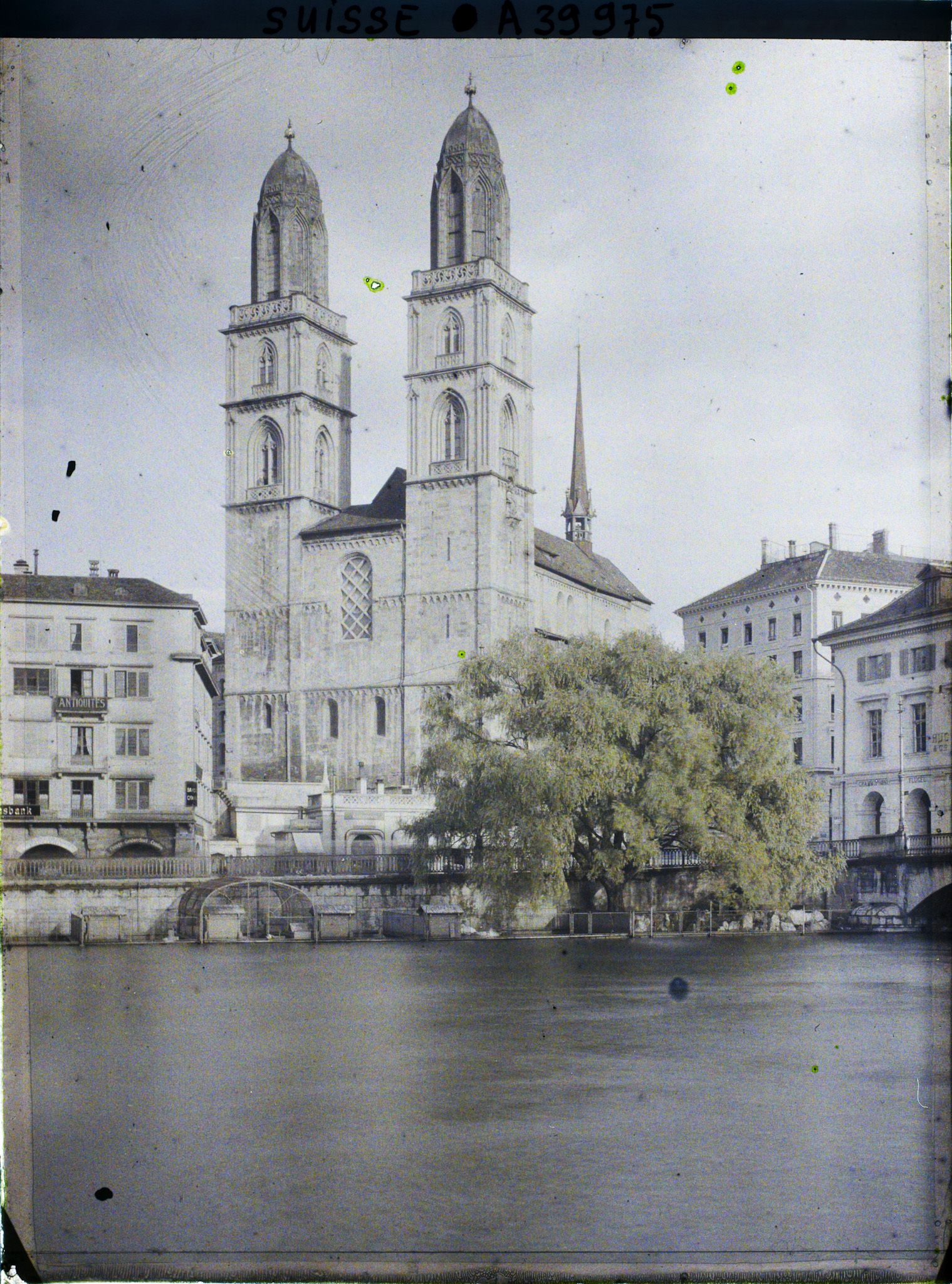 Image représentant La Limmat et le Grossmünster