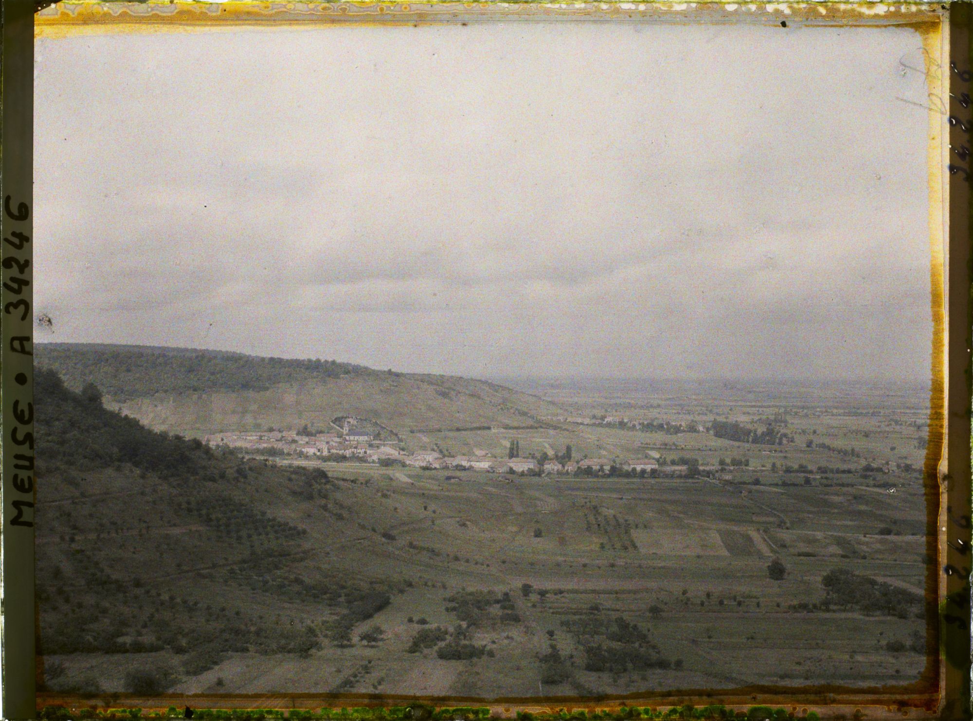 Image représentant France, Hattonchâtel, Panorama sur Vieville, les Hauts de Meuse et la plaine de la Woëvre