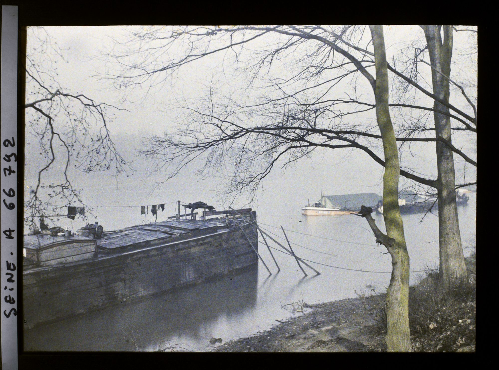 Image représentant Bords de Seine (quai Georges Gorse?)