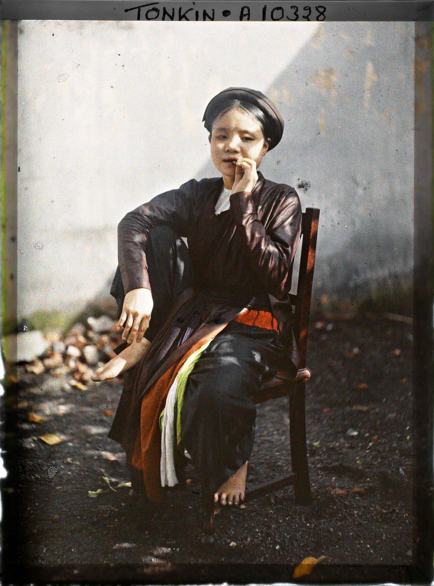 Image représentant Une jeune fille chiquant le bétel