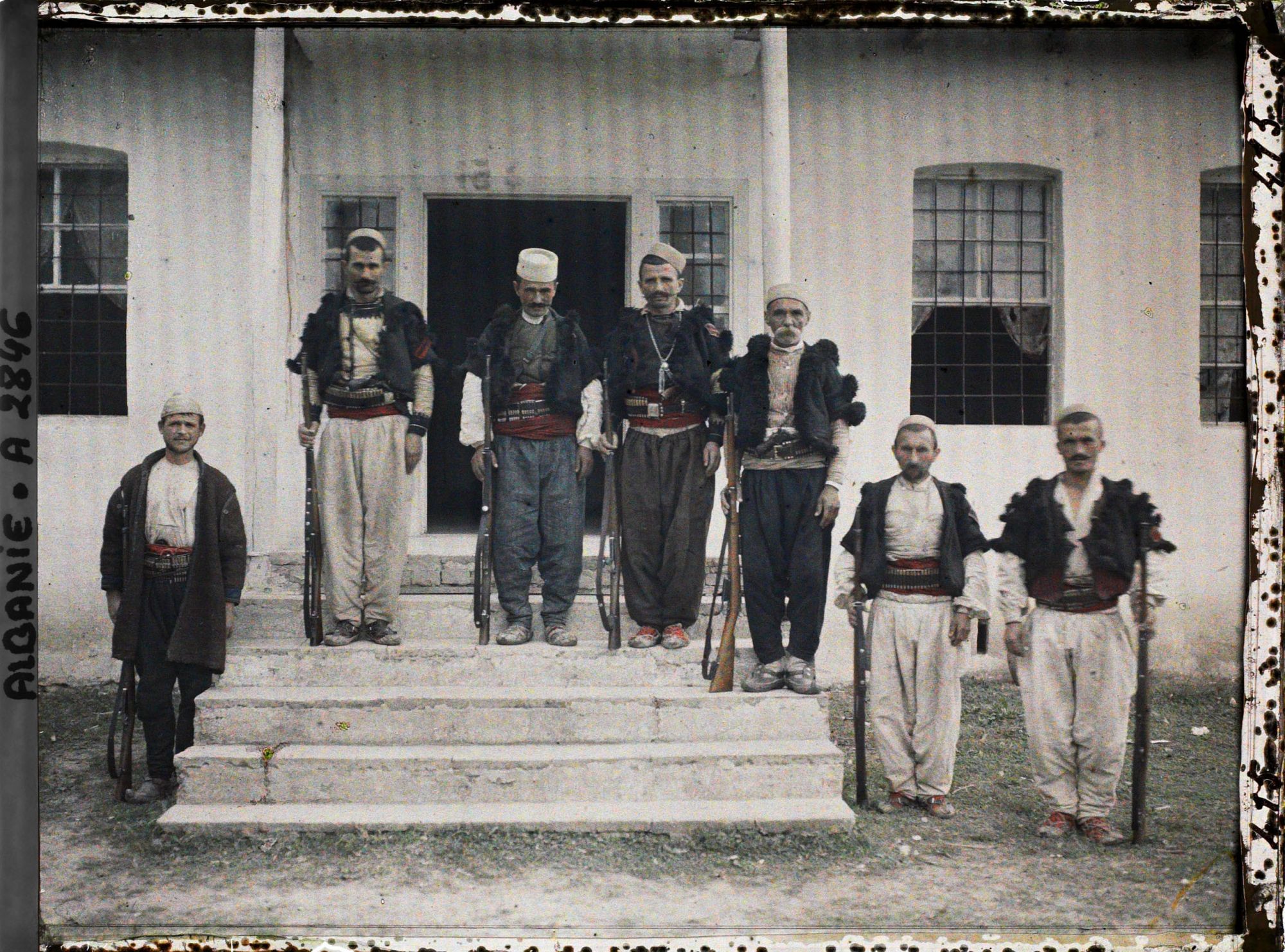 Image représentant Les gardes du domaine agricole d'Essad Pacha