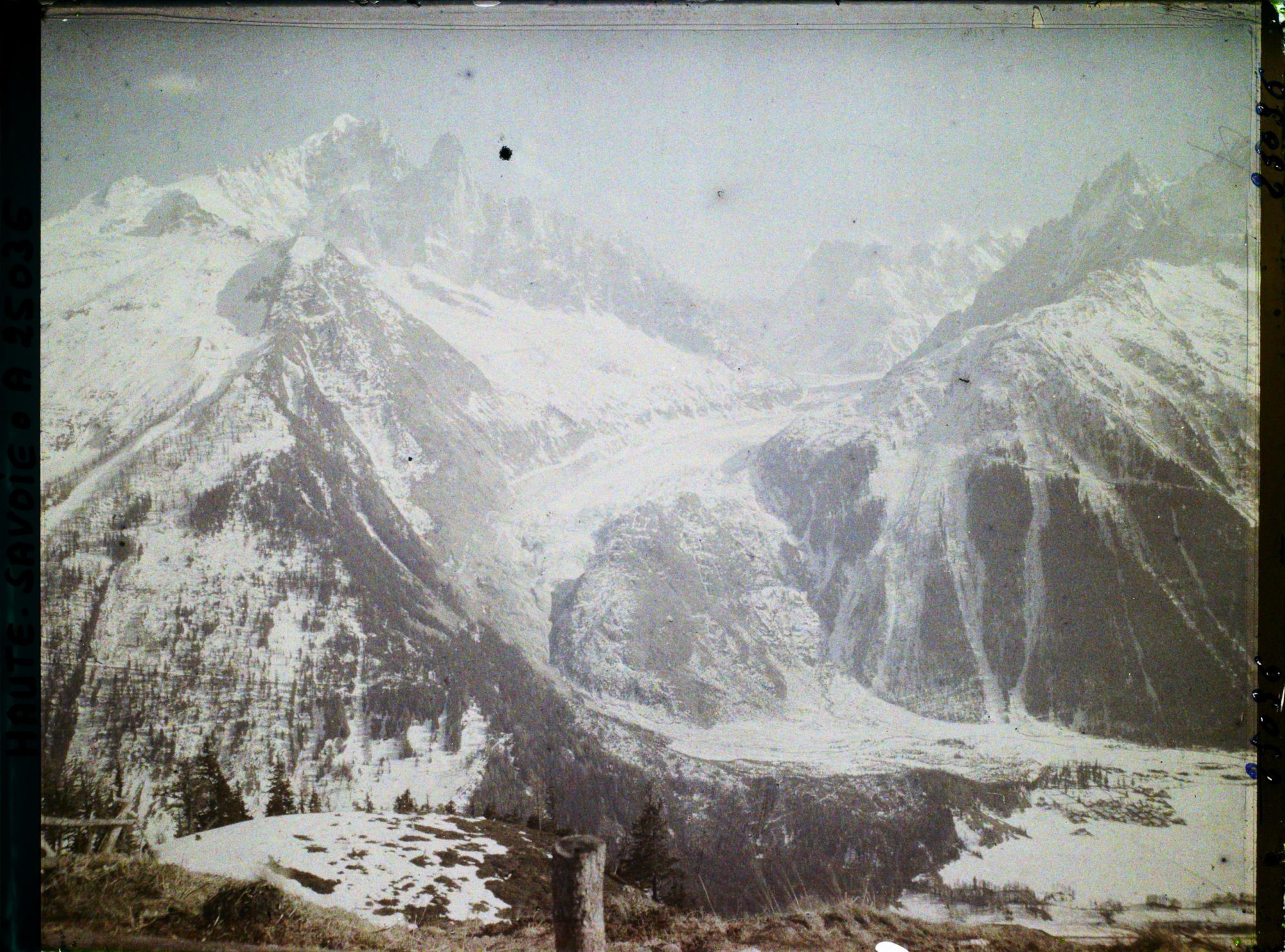 Image représentant France Les Alpes, Vue prise de la Flégère. Vue d'ensemble de l'aiguille Verte, du Dru, mer de Glace, des Gdes Jorasses, le Mt Mallet, l'aiguille de Charmoz et Aige Blaitière