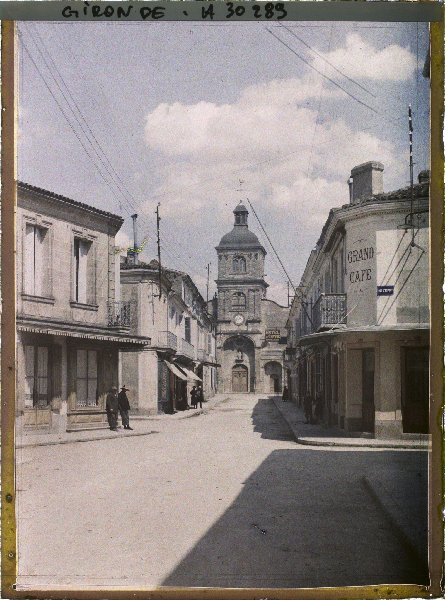 Image représentant France, Barsac, L'Eglise et la rue Principale