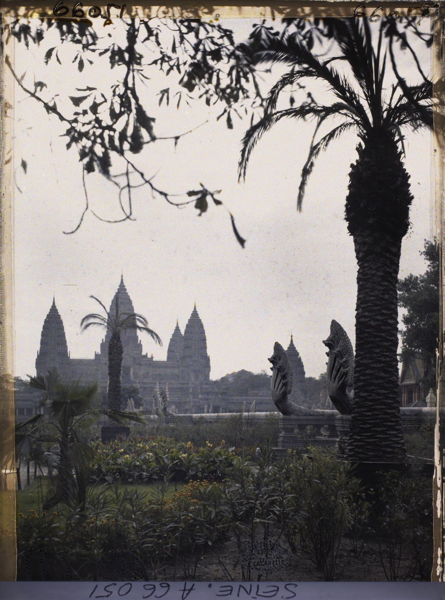 Image représentant L'Exposition Coloniale Internationale de 1931, vue sur le temple d'Angkor Vat