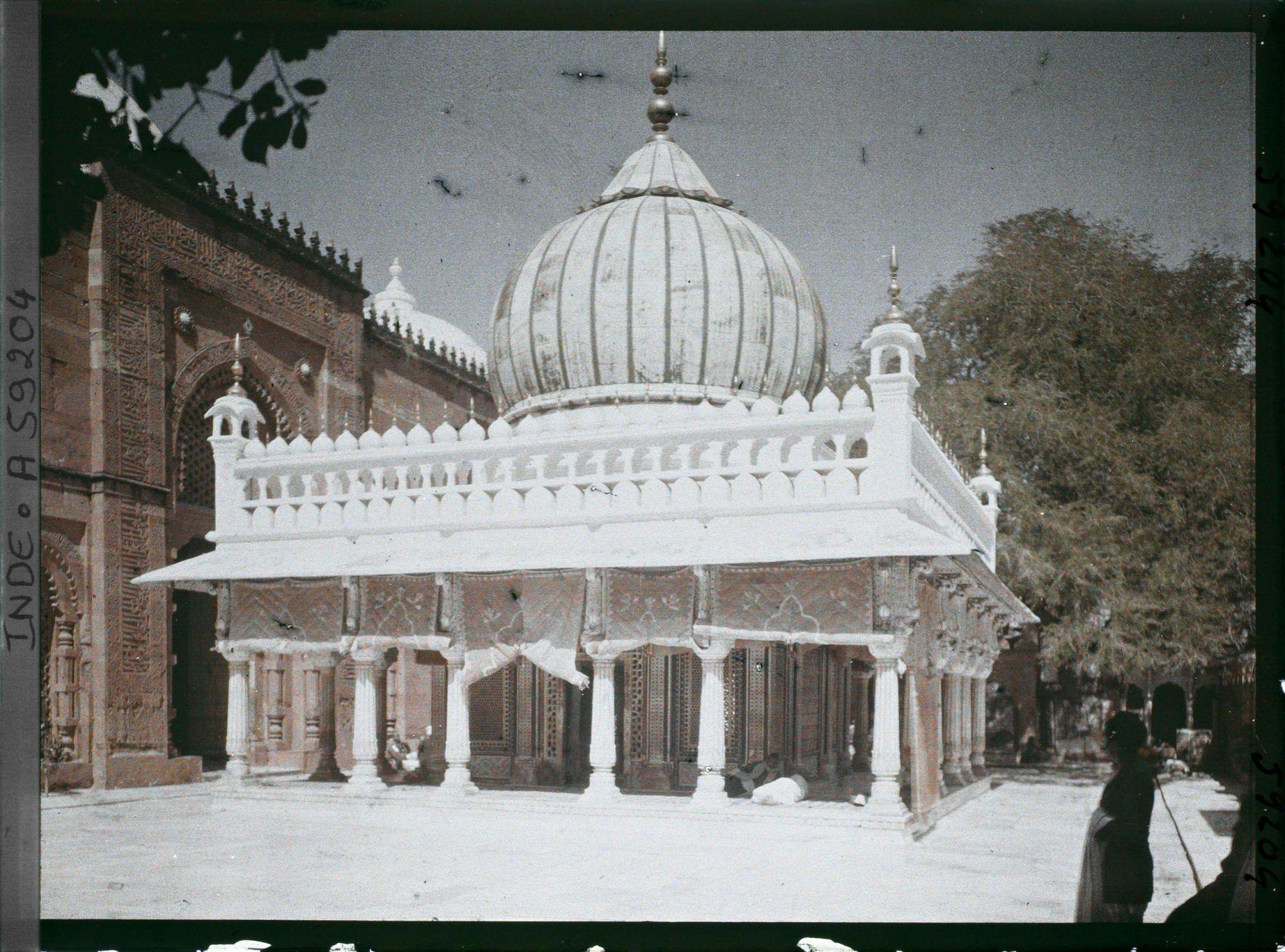 Image représentant Le dargâh de Nizamuddin, sanctuaire soufi construit sur la tombe de Hazrat Khawaja Nizamuddin Auliya (1238-1325)