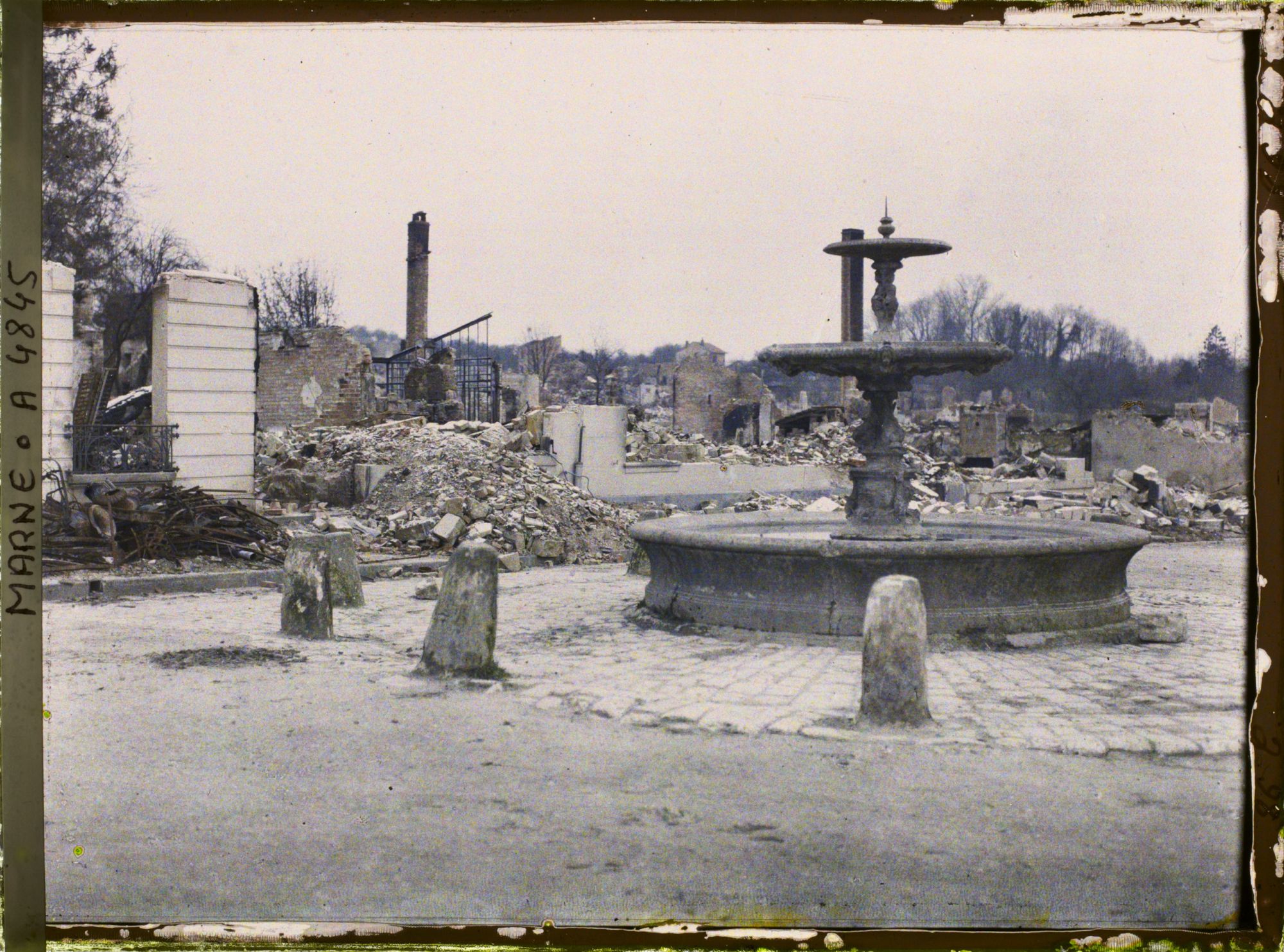 Image représentant La fontaine, place de l'Hôtel de ville