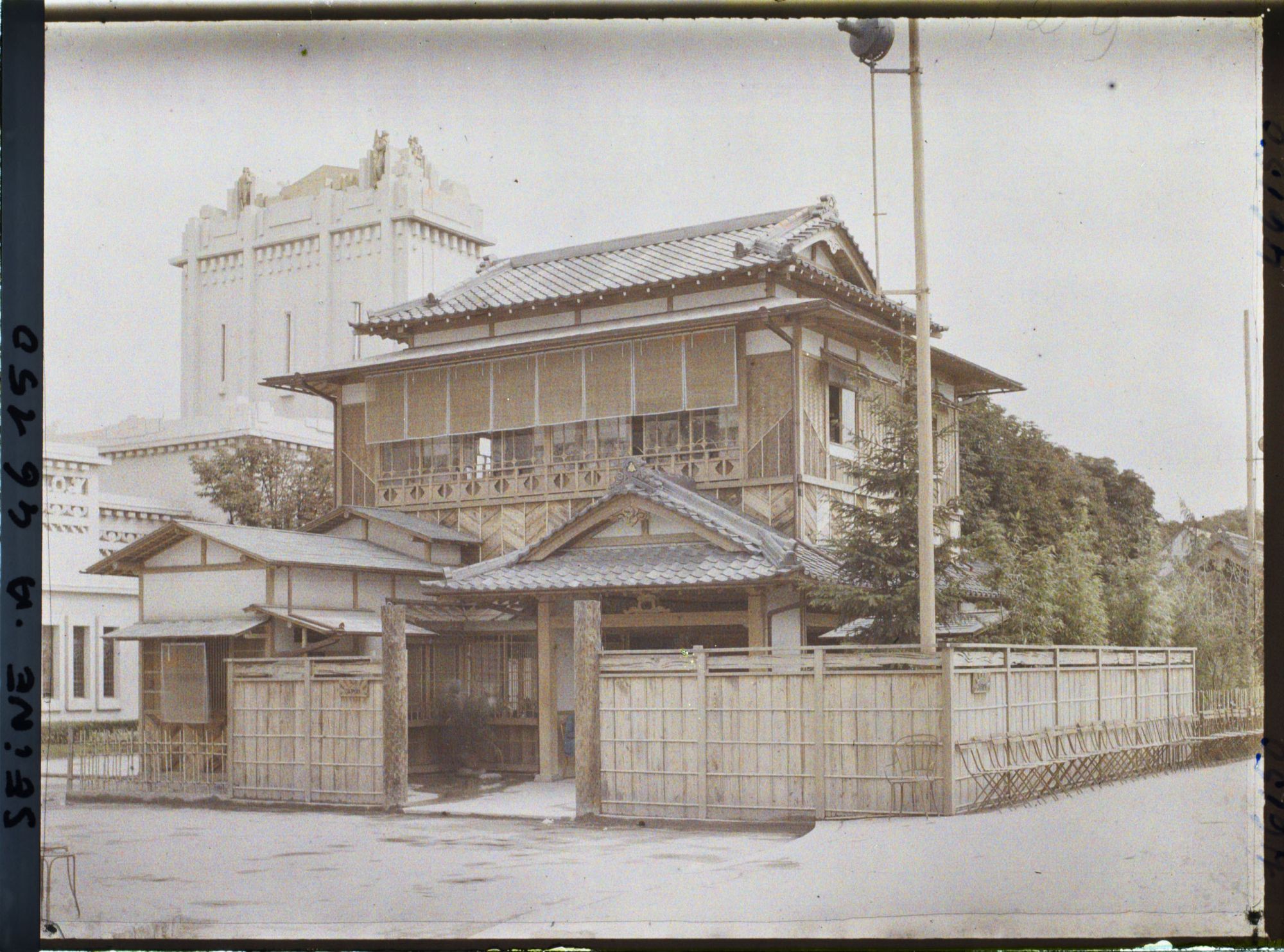 Image représentant L'Exposition des arts décoratifs, Pavillon du Japon, sur le Cours-la-Reine