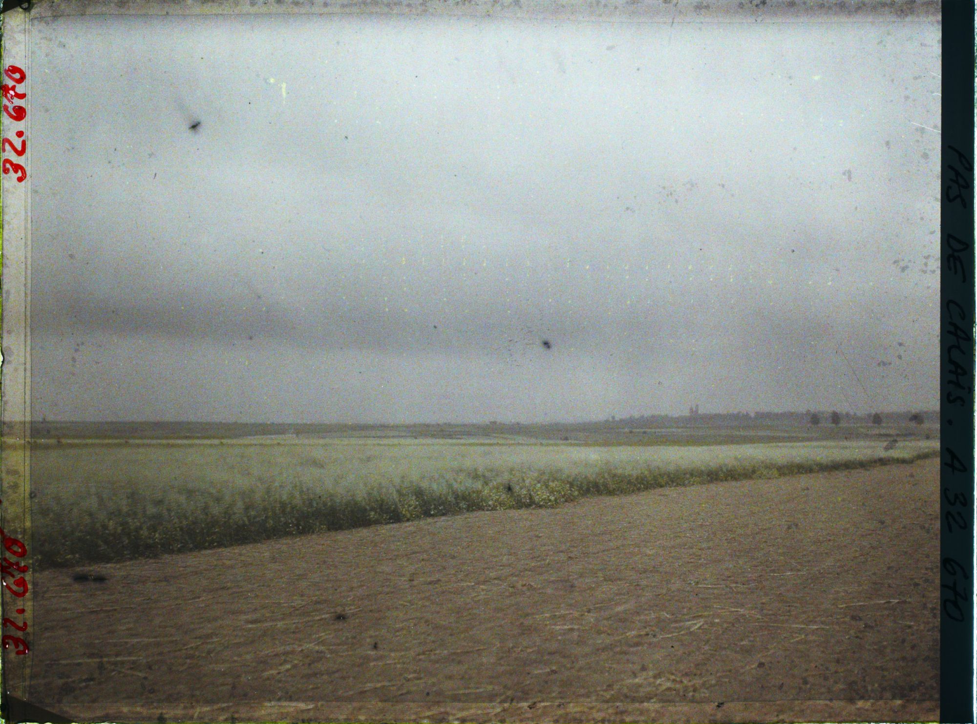 Image représentant France, Carency, Champ d'avoine, temps orageux, vue prise du moulin Topart vers le Mt St Eloi